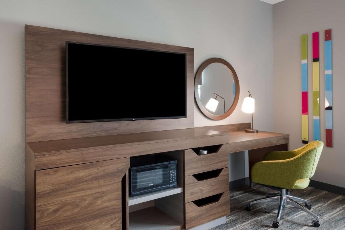 Hampton Inn Concord photo 19