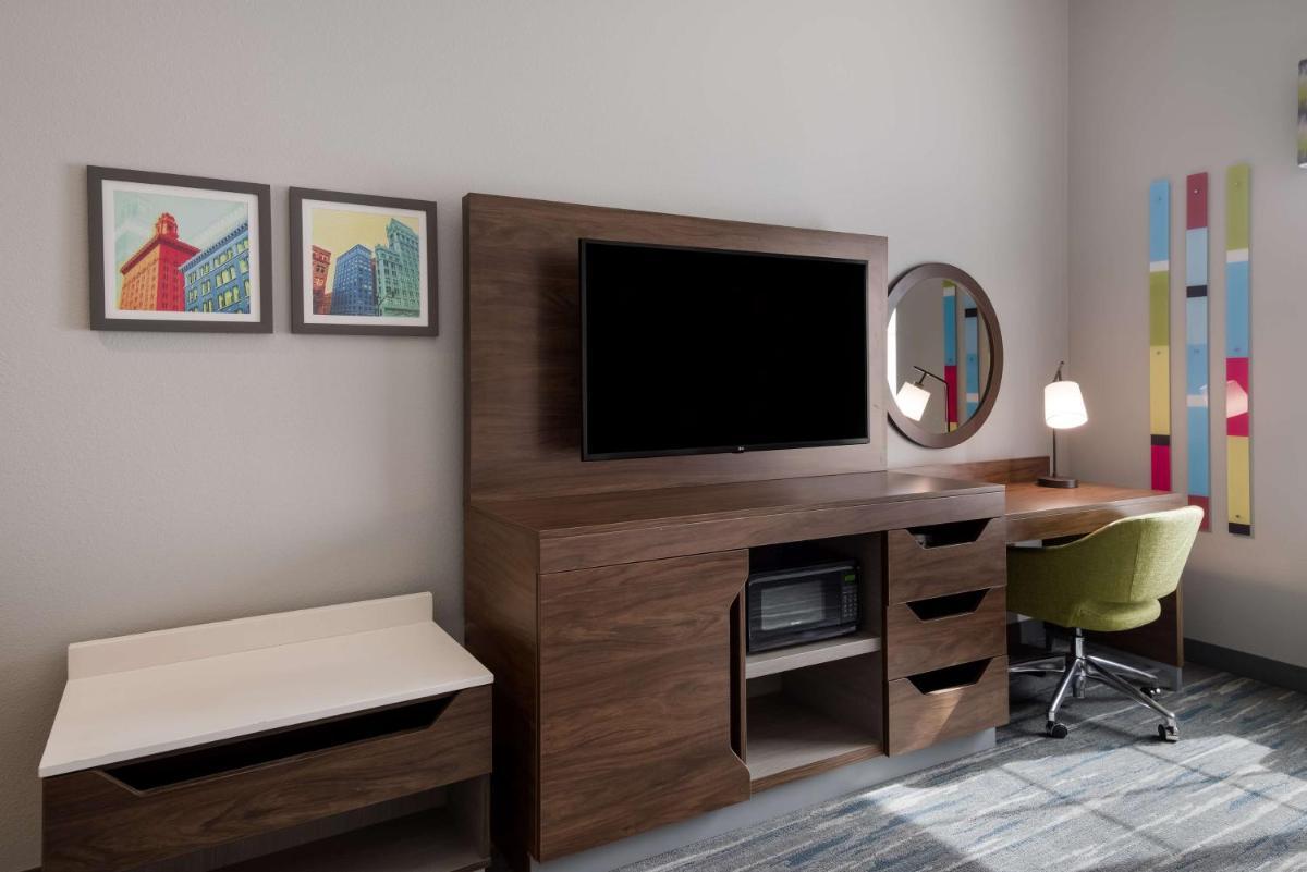 Hampton Inn Concord photo 20