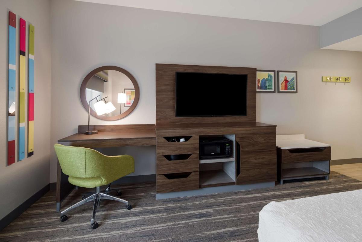 Hampton Inn Concord photo 21