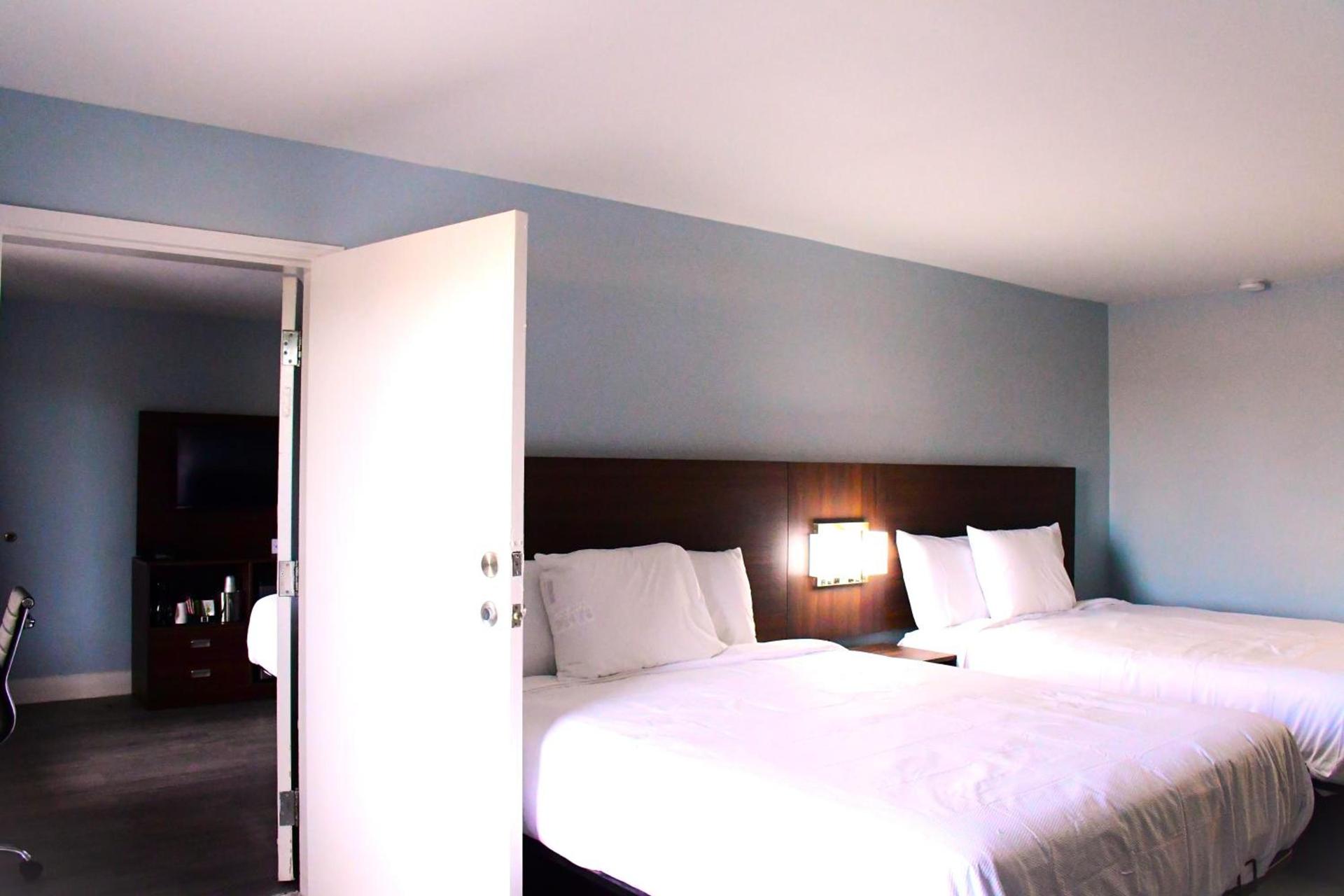 Florence Inn and Suites photo 36