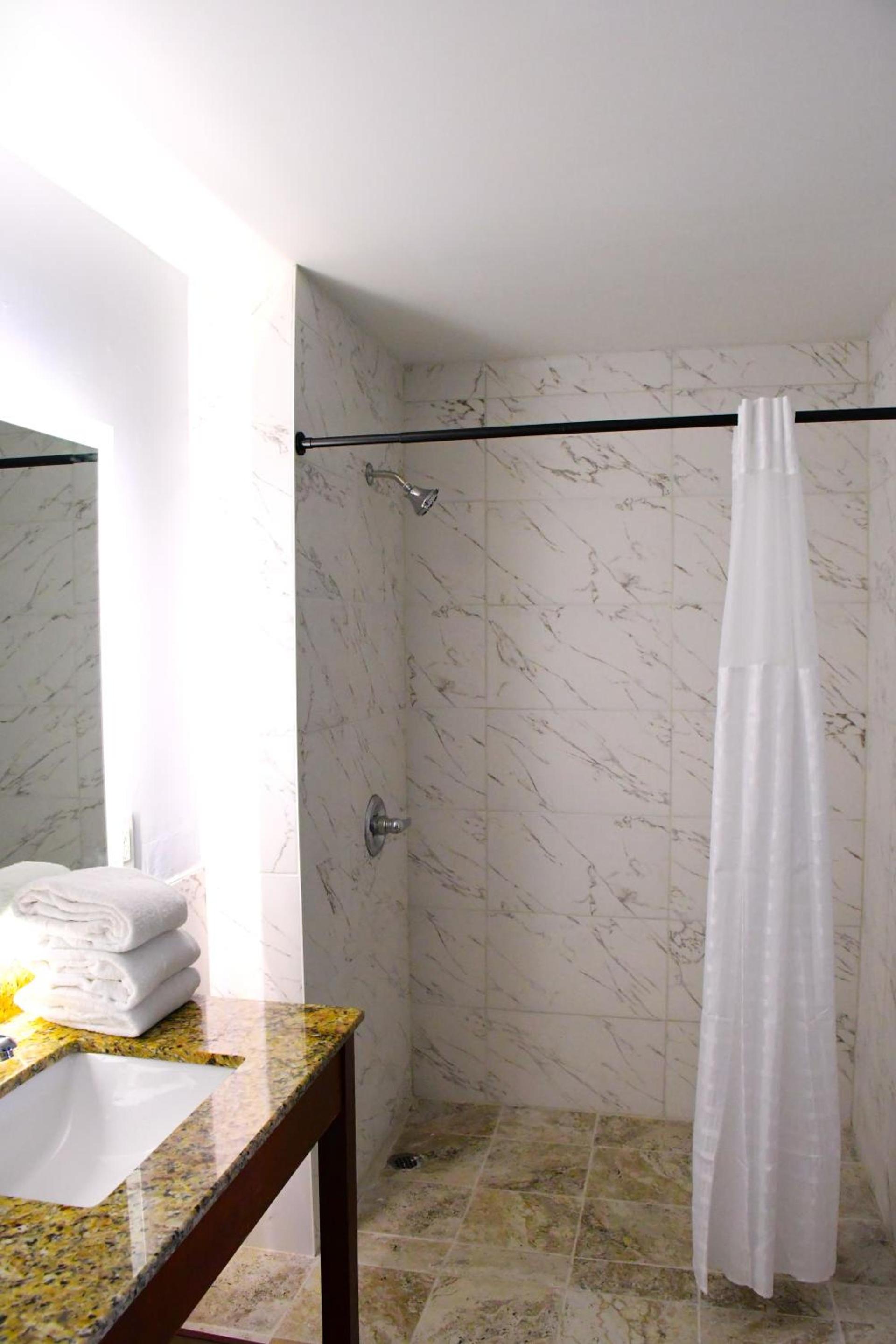 Florence Inn and Suites photo 14