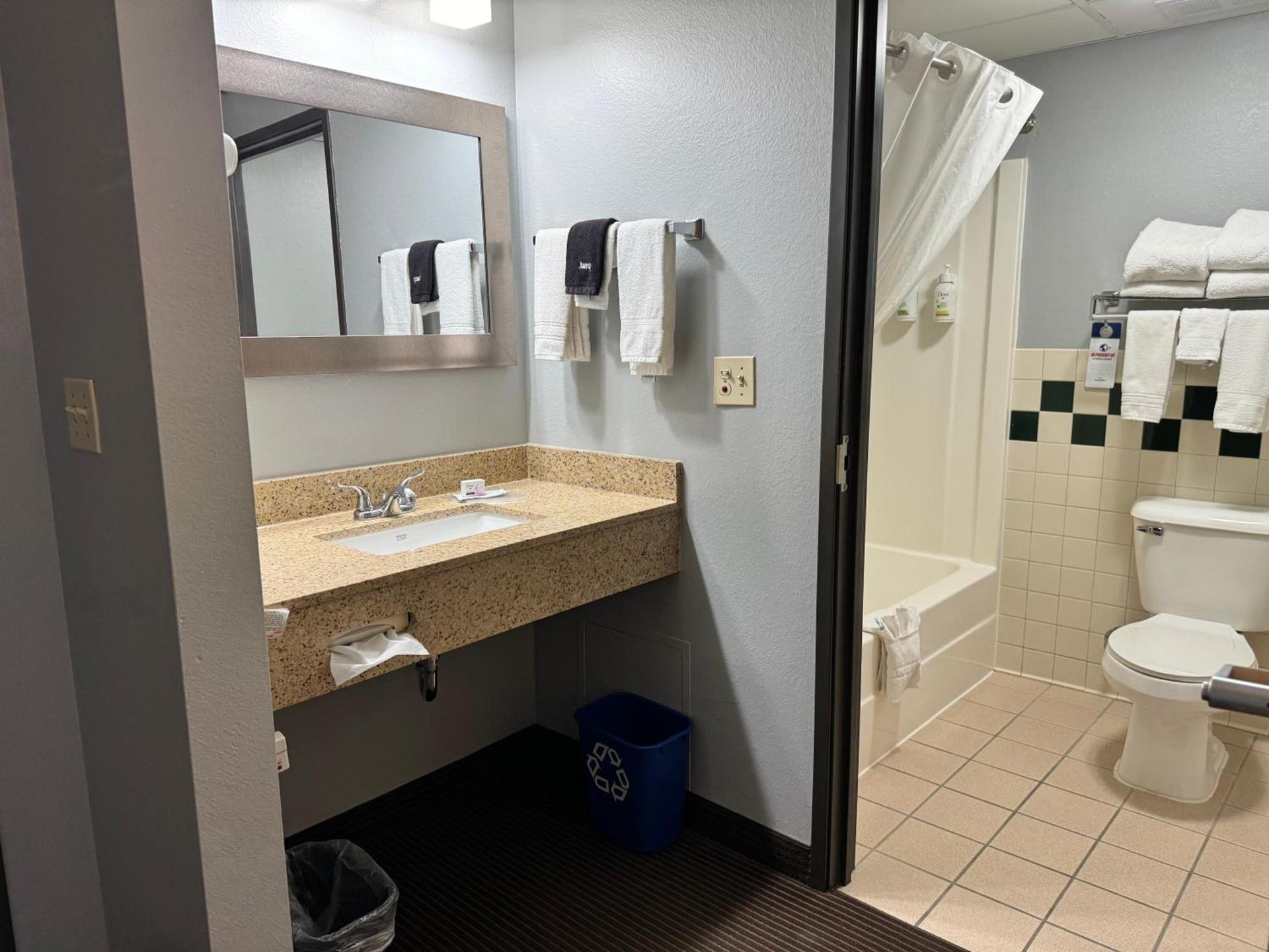 AmericInn by Wyndham Stillwater photo 32