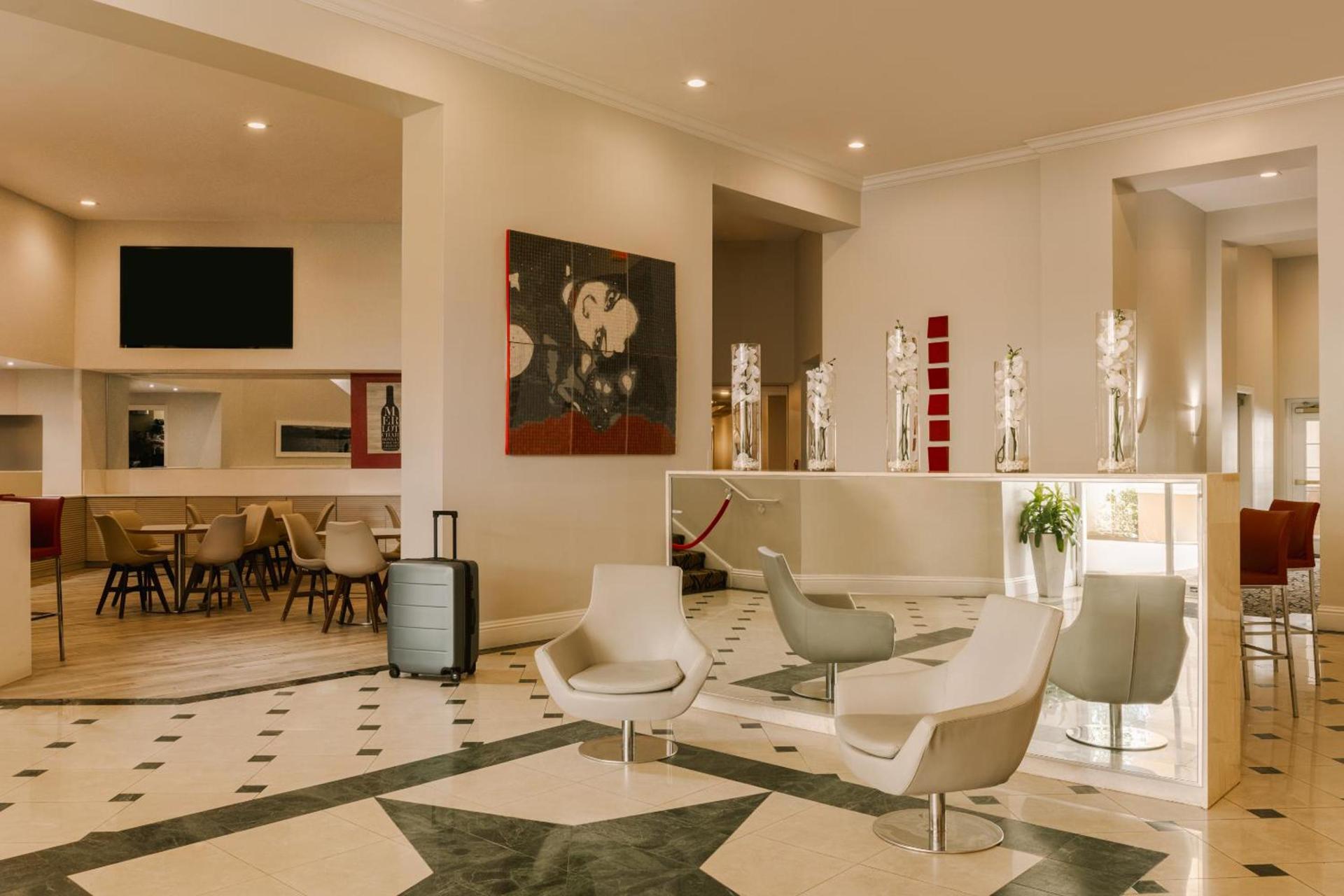 The Point Hotel & Suites photo 7