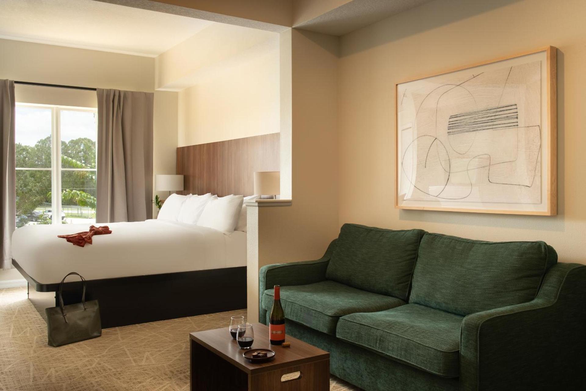 The Point Hotel & Suites photo 3