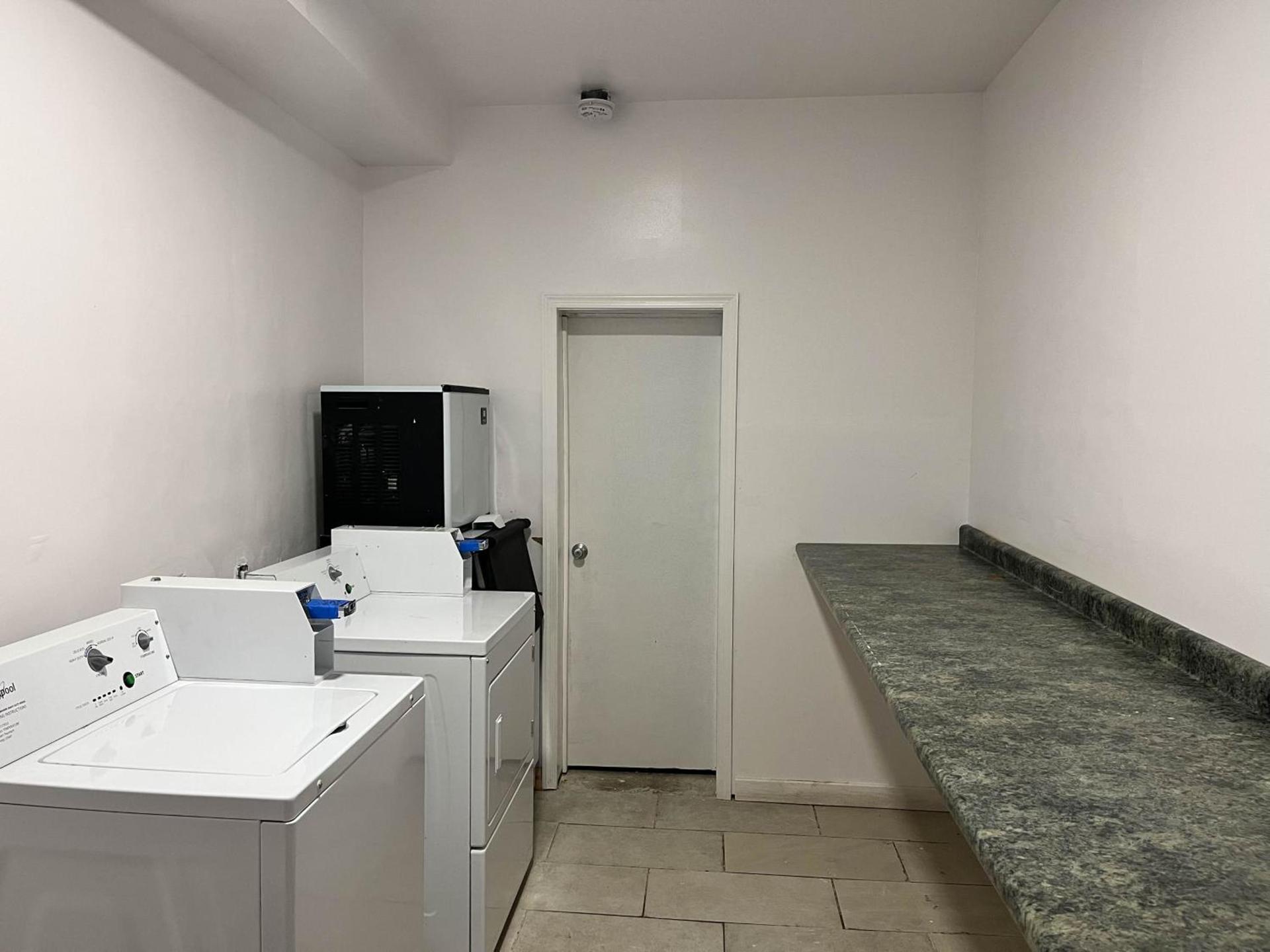 Motel 6 Williamstown photo 11
