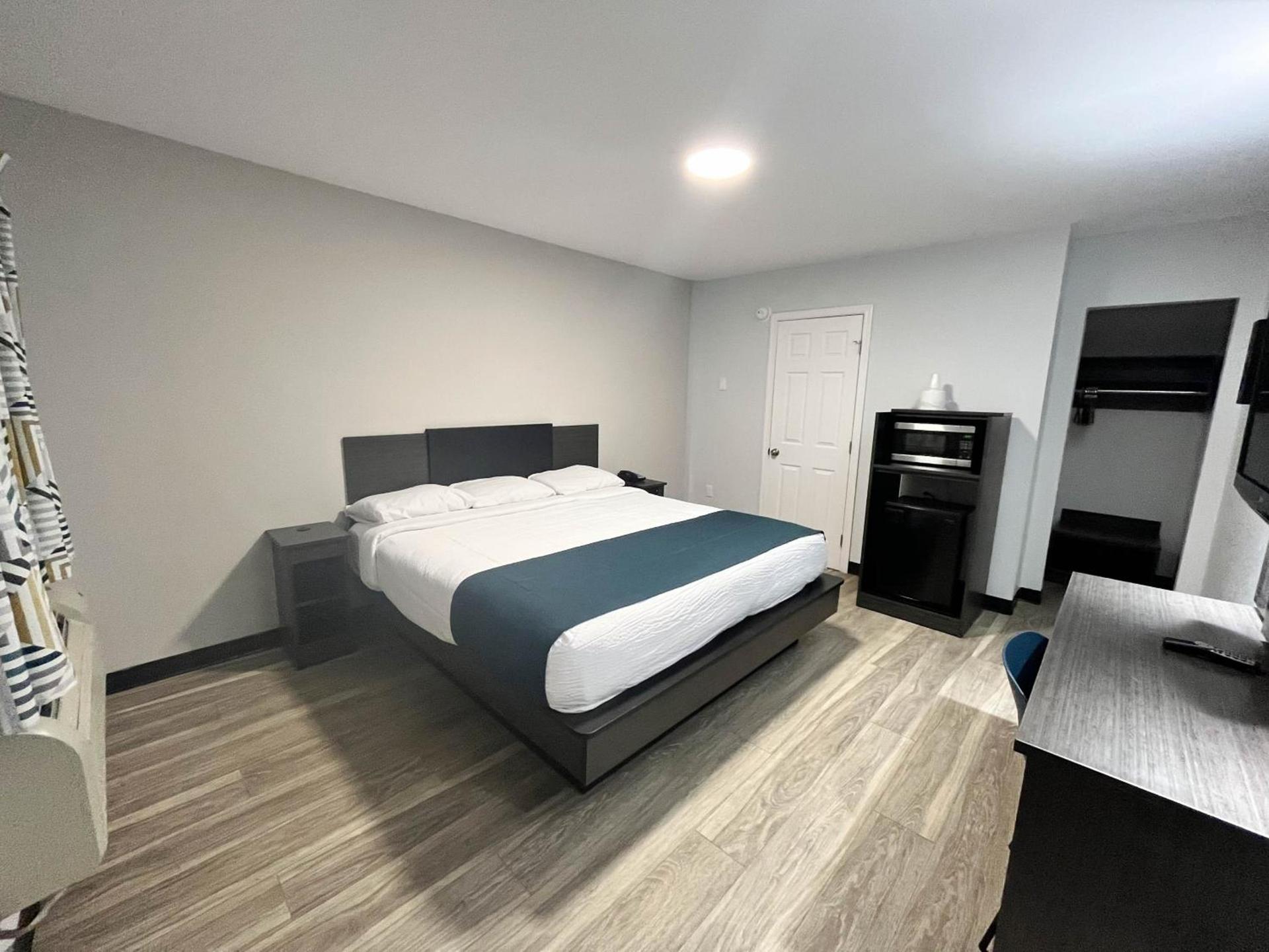 Motel 6 Williamstown photo 12