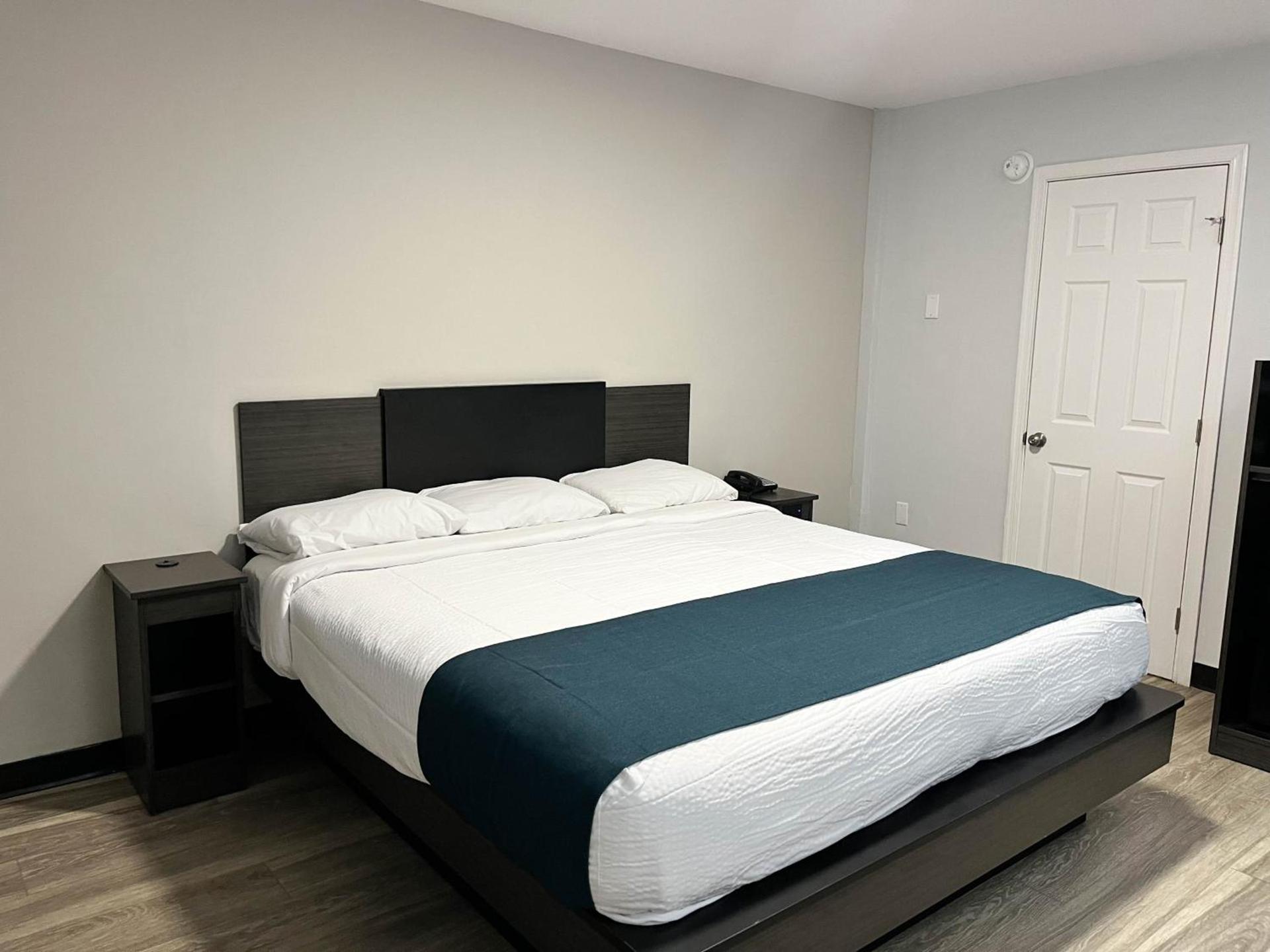 Motel 6 Williamstown photo 13