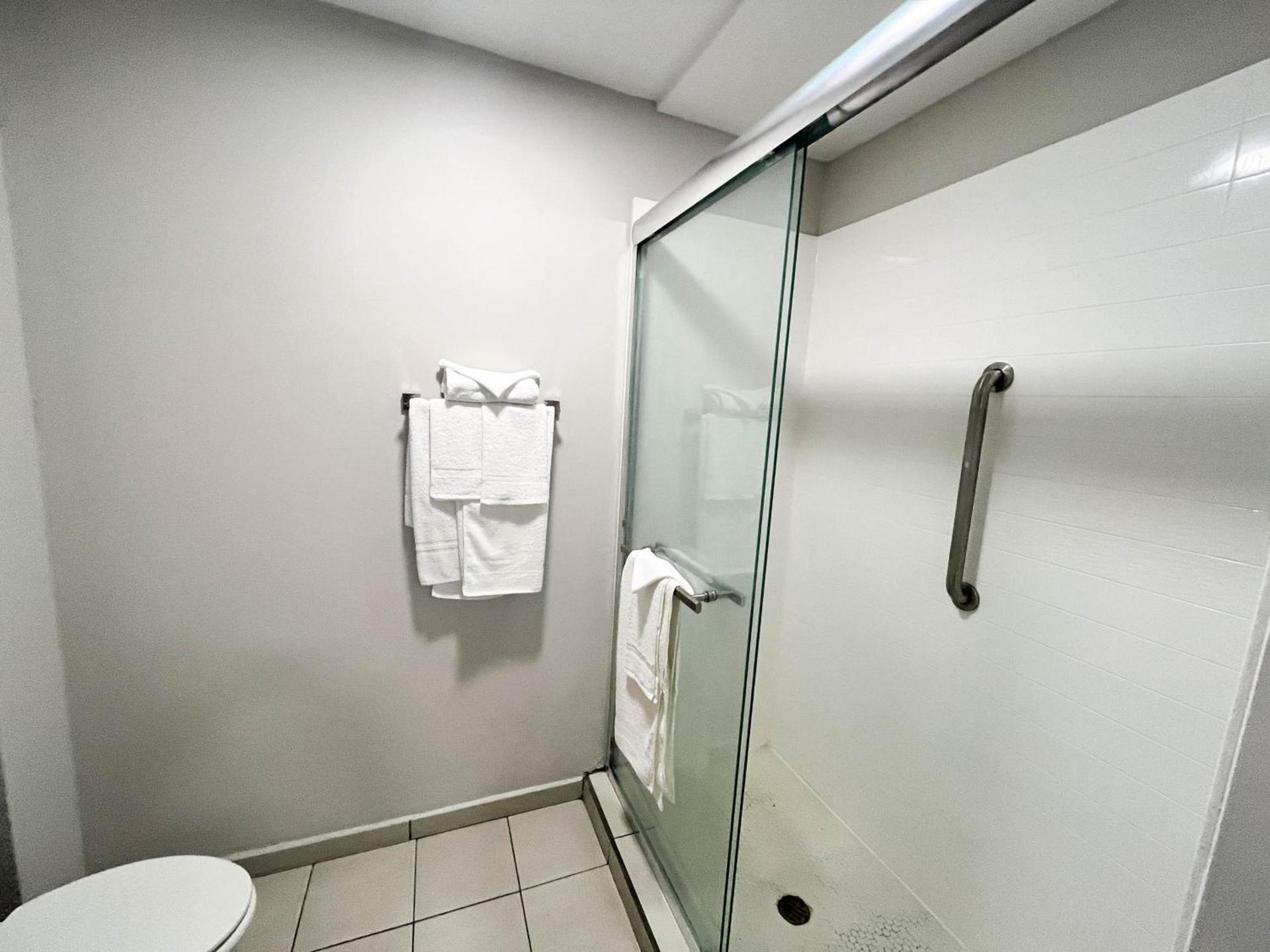Motel 6 Williamstown photo 17