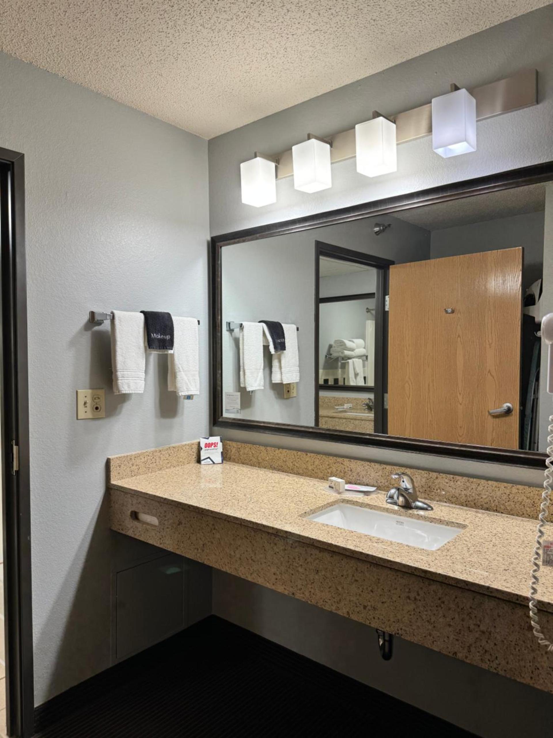 AmericInn by Wyndham Stillwater photo 19