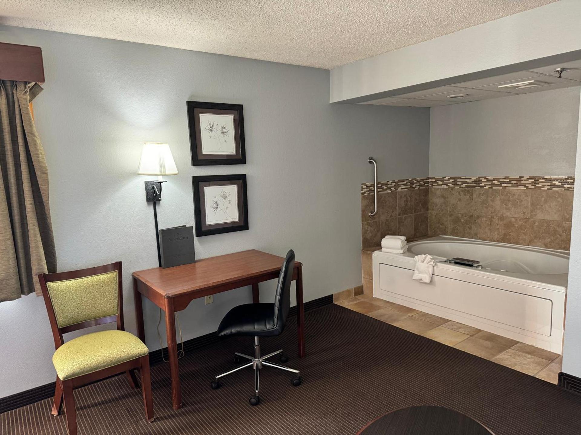 AmericInn by Wyndham Stillwater photo 18
