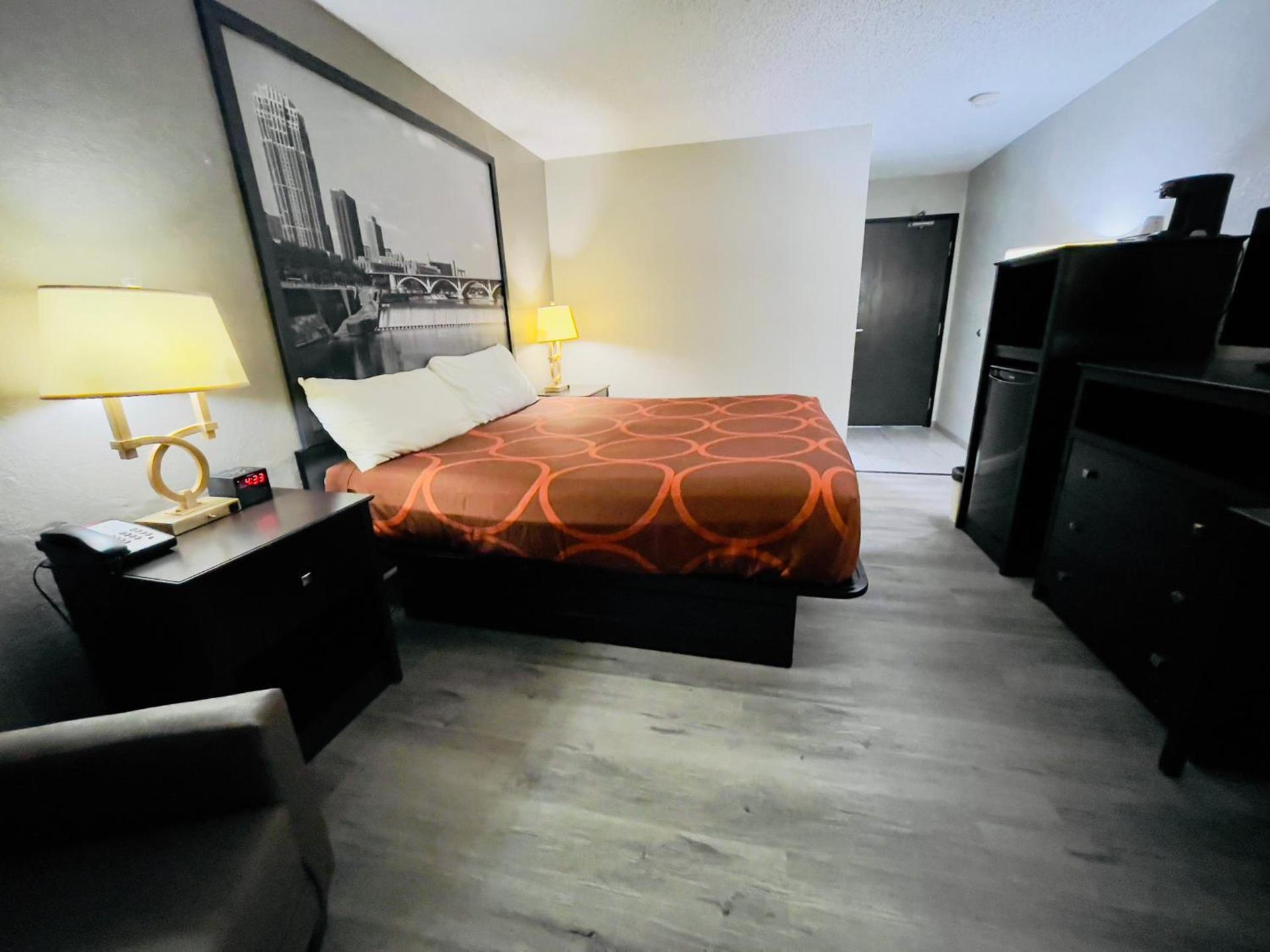 Super 8 by Wyndham Shakopee photo 16
