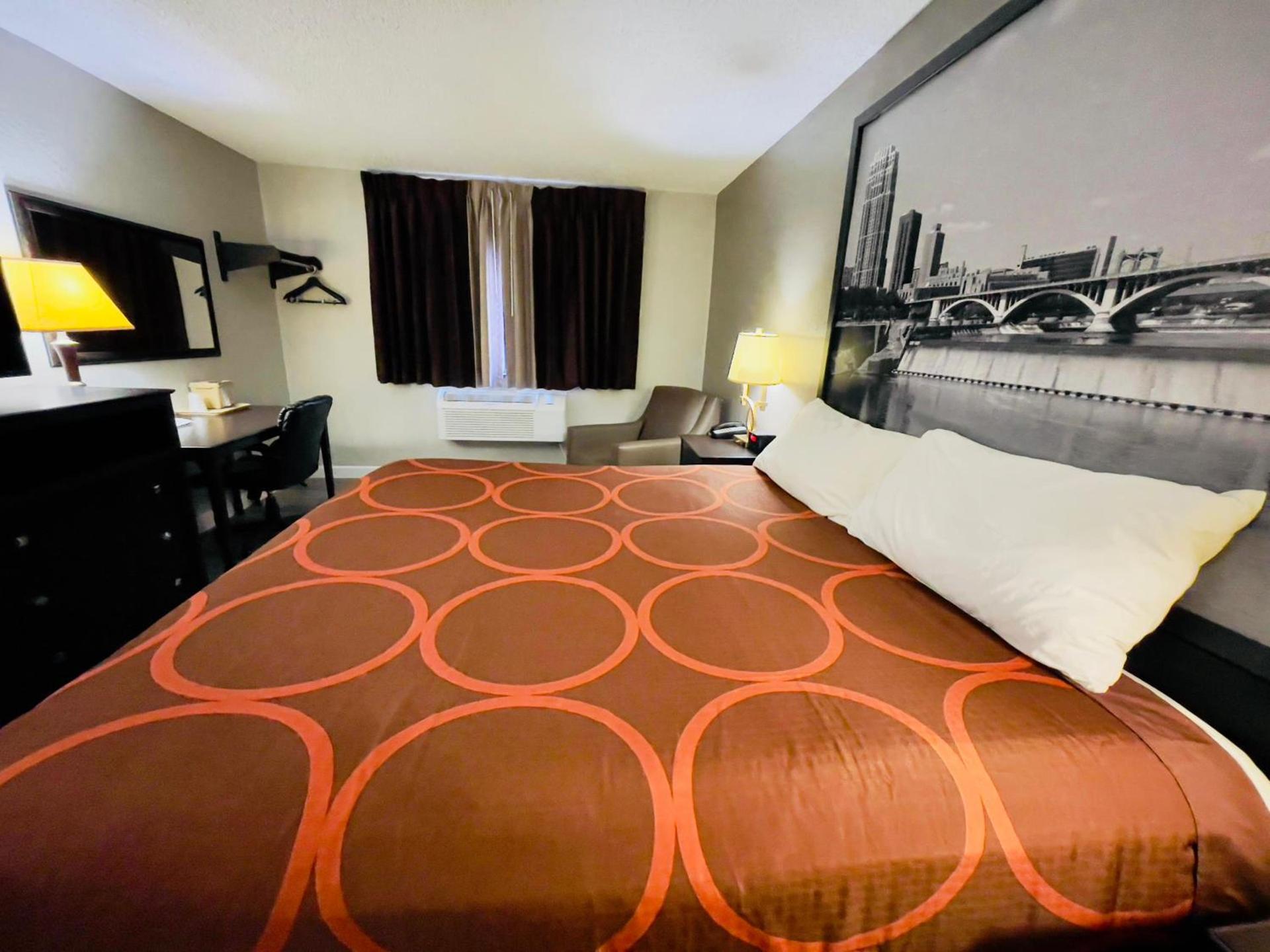 Super 8 by Wyndham Shakopee photo 10