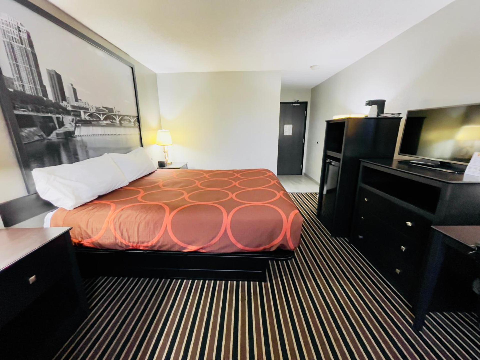 Super 8 by Wyndham Shakopee photo 21
