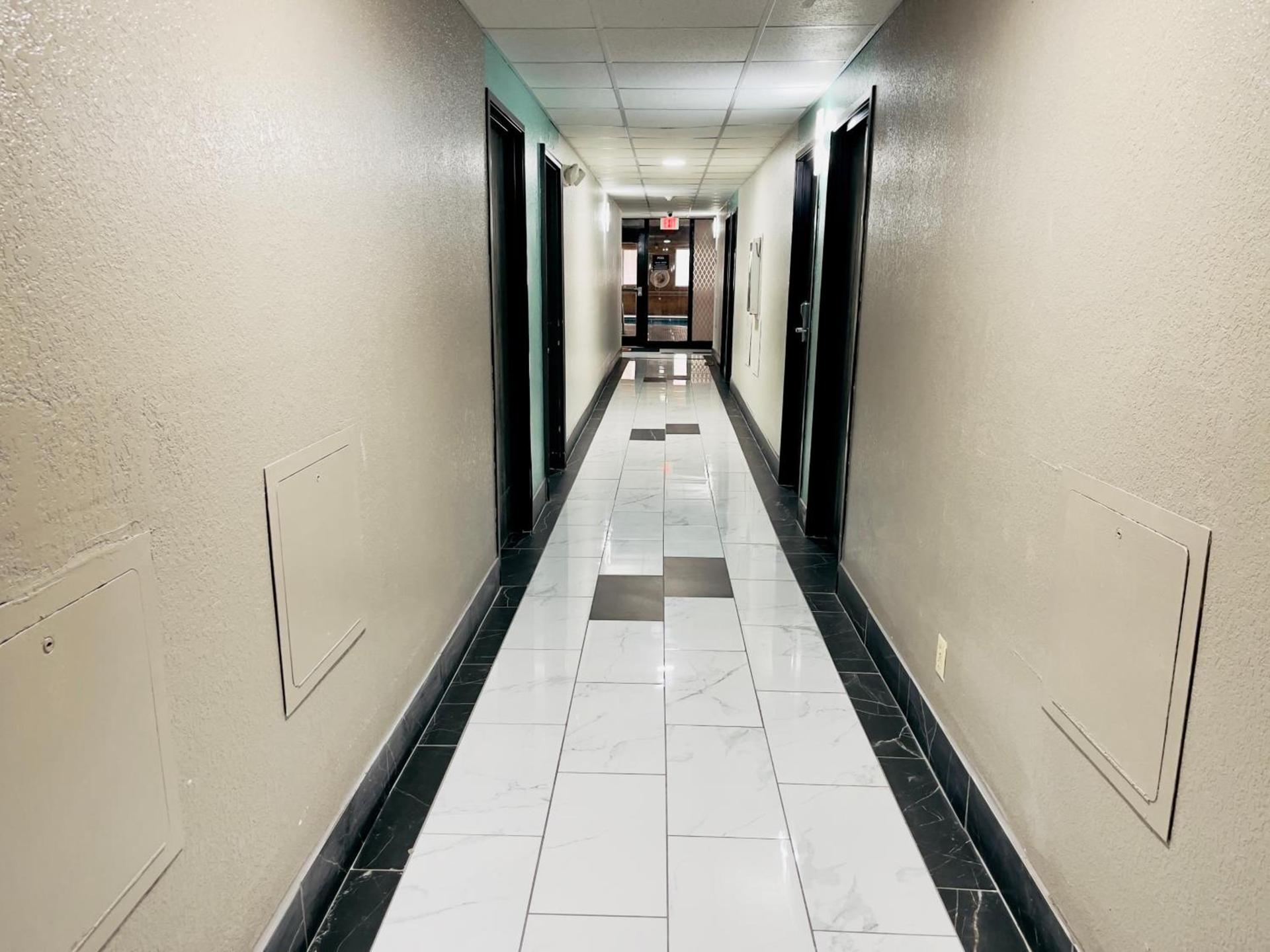 Super 8 by Wyndham Shakopee photo 2