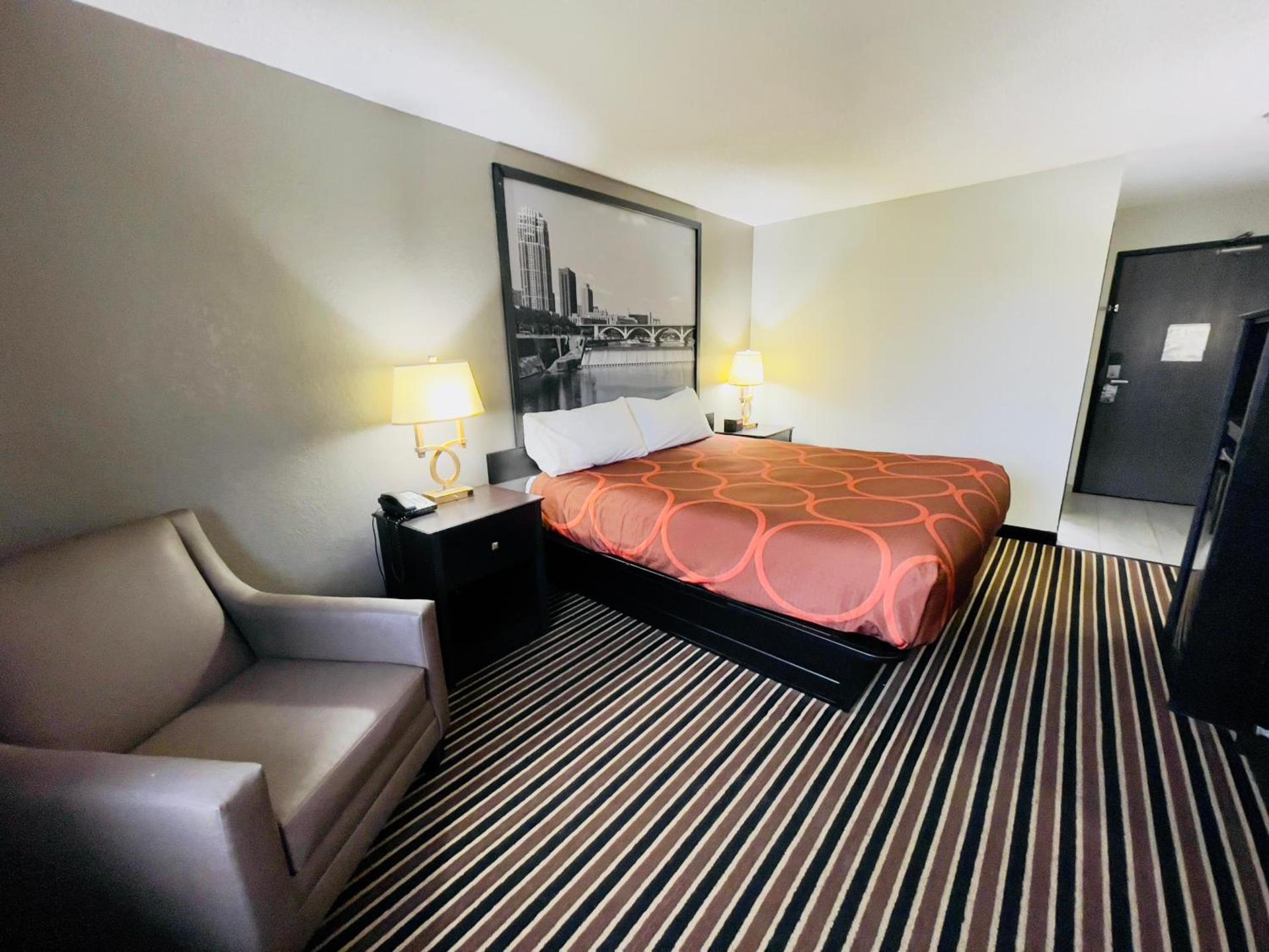 Super 8 by Wyndham Shakopee photo 27