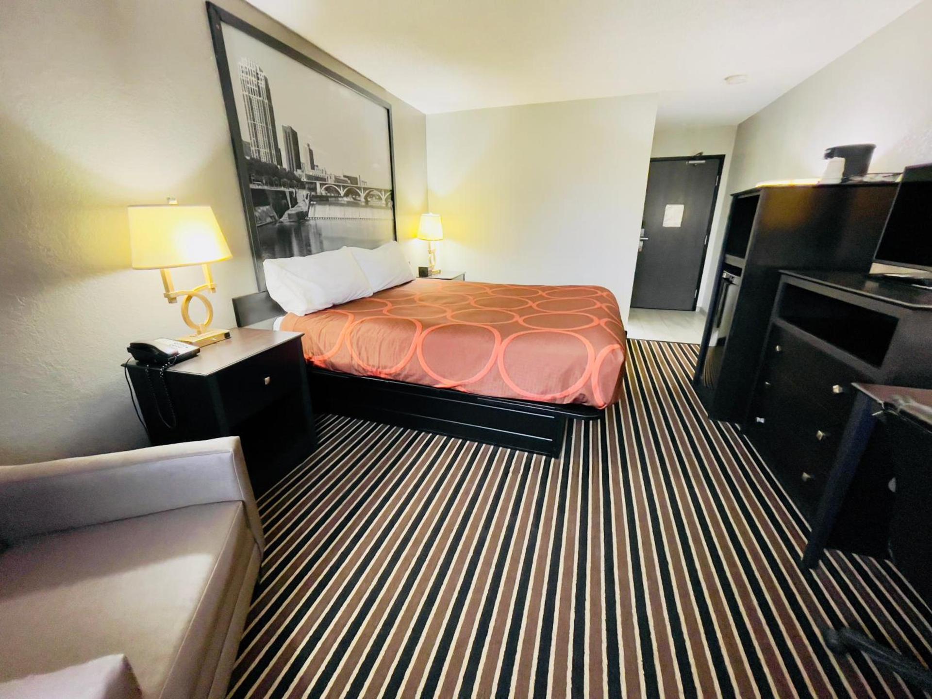 Super 8 by Wyndham Shakopee photo 25