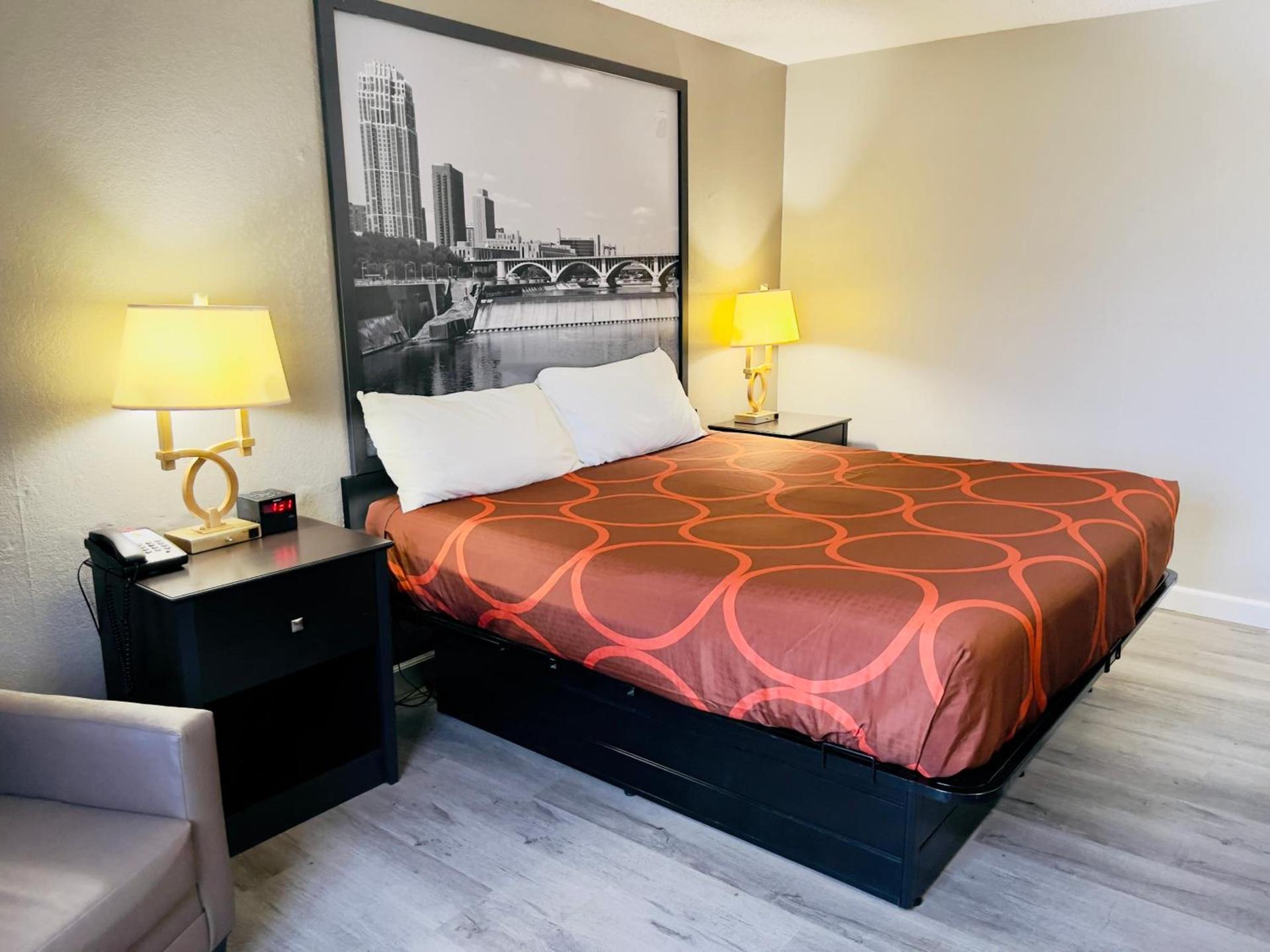 Super 8 by Wyndham Shakopee photo 31