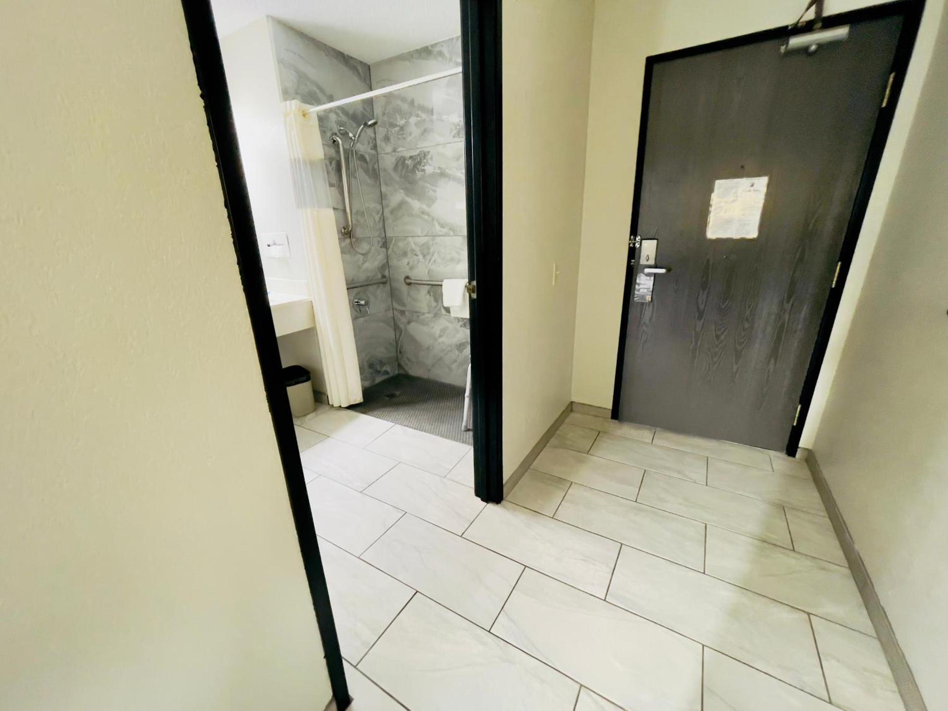 Super 8 by Wyndham Shakopee photo 42
