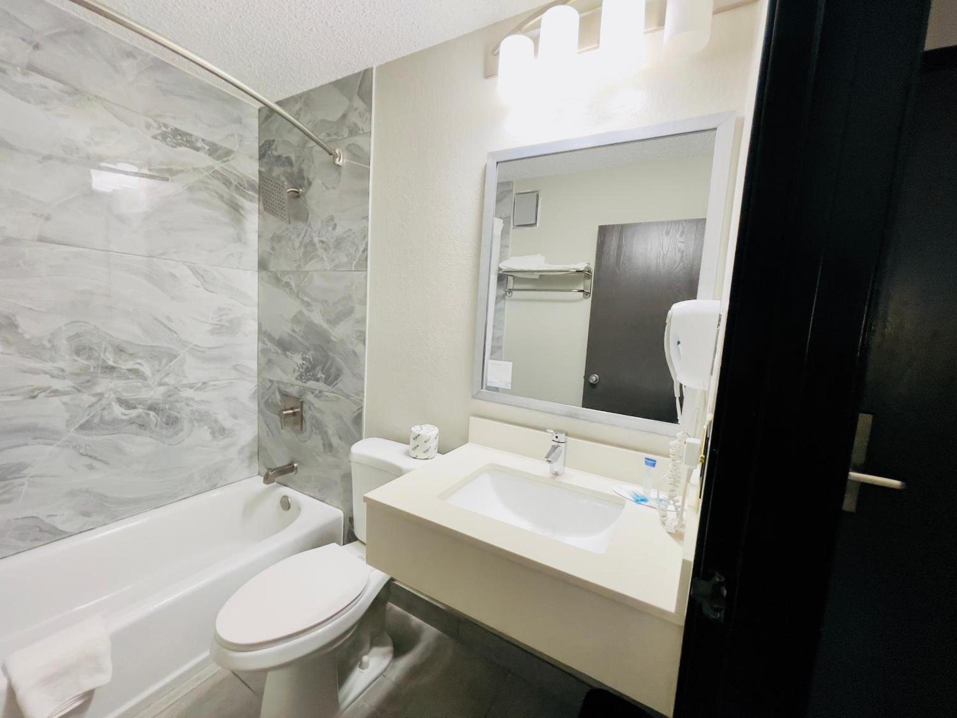 Super 8 by Wyndham Shakopee photo 45