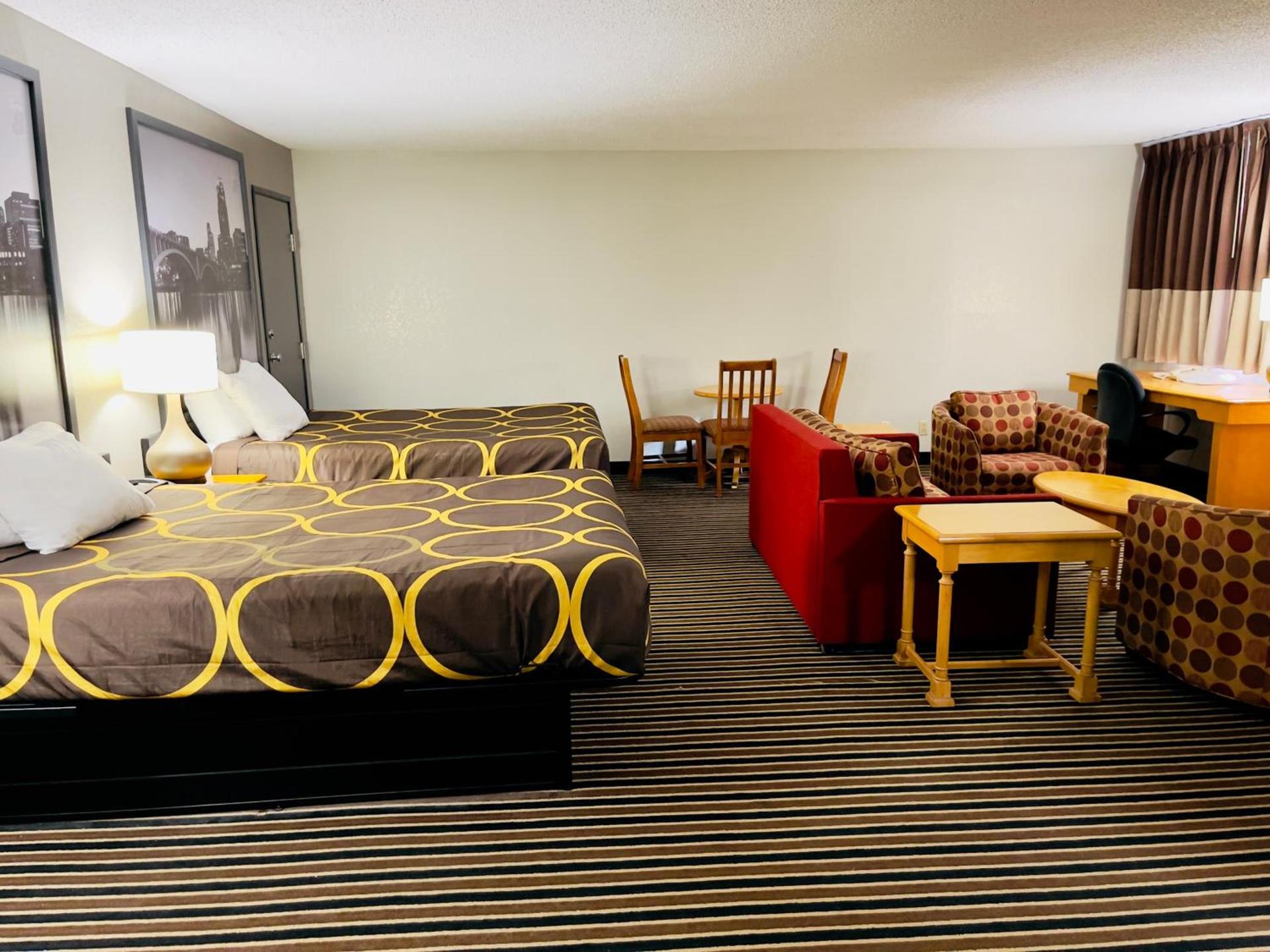 Super 8 by Wyndham Shakopee photo 50