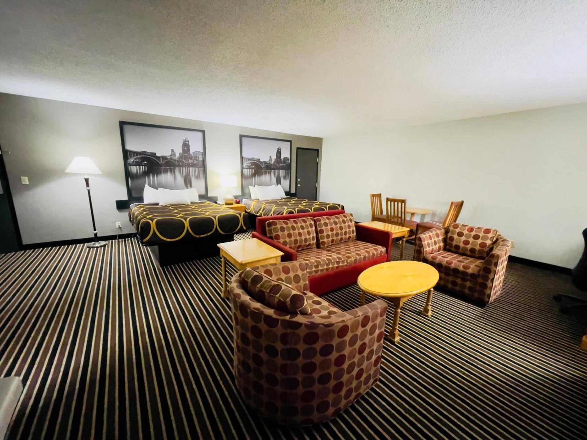 Super 8 by Wyndham Shakopee photo 46