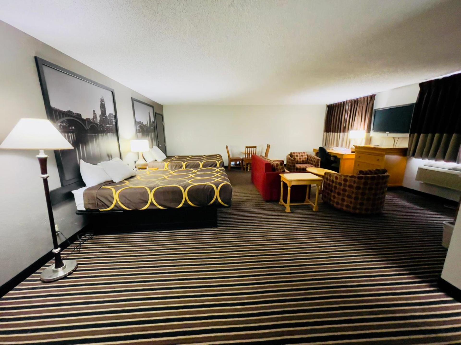 Super 8 by Wyndham Shakopee photo 48