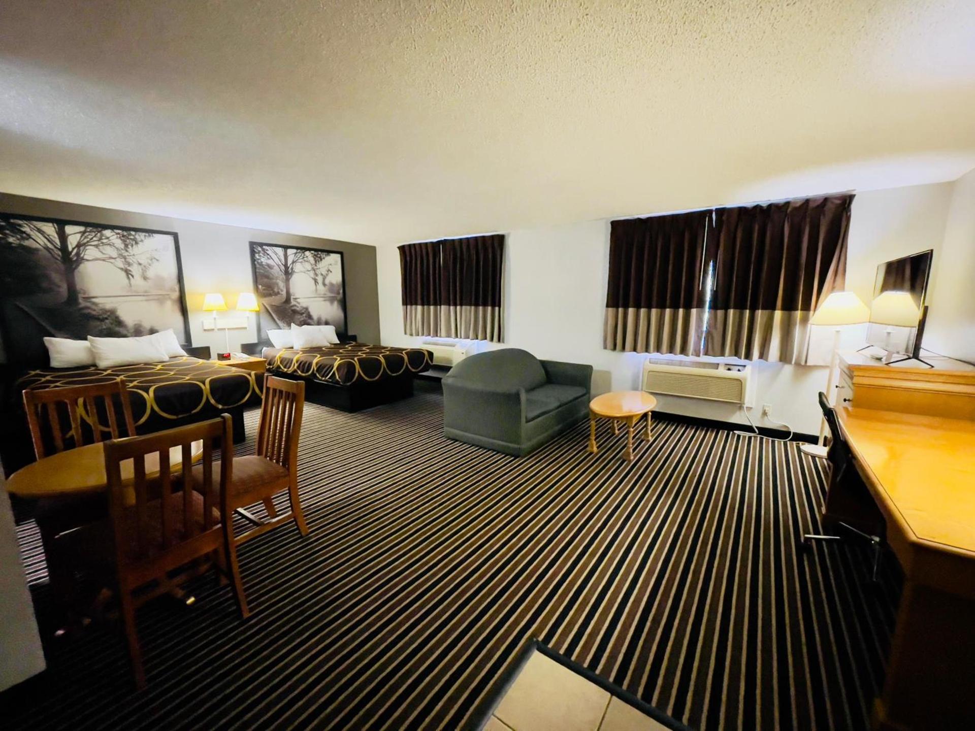 Super 8 by Wyndham Shakopee photo 58