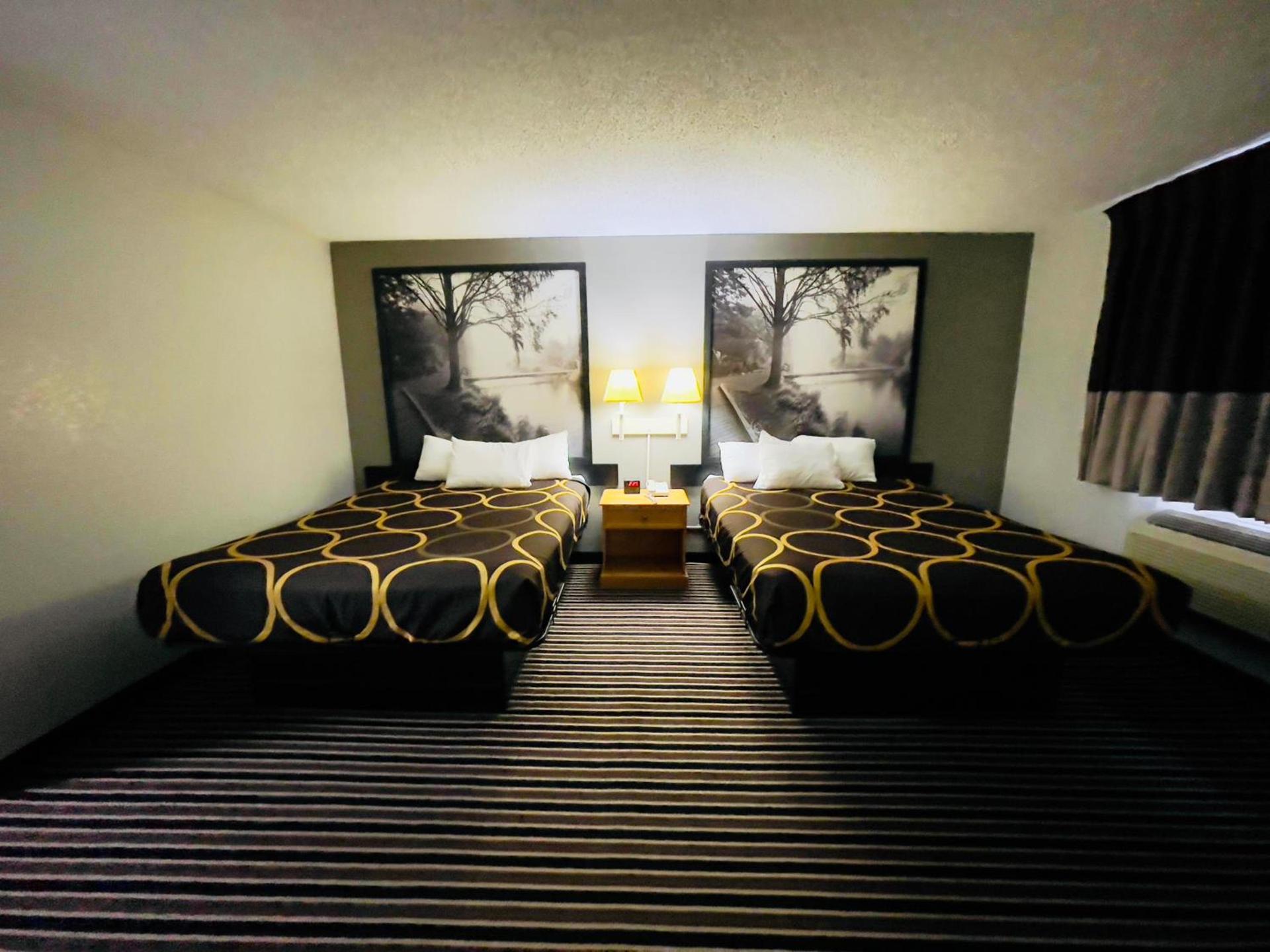 Super 8 by Wyndham Shakopee photo 59