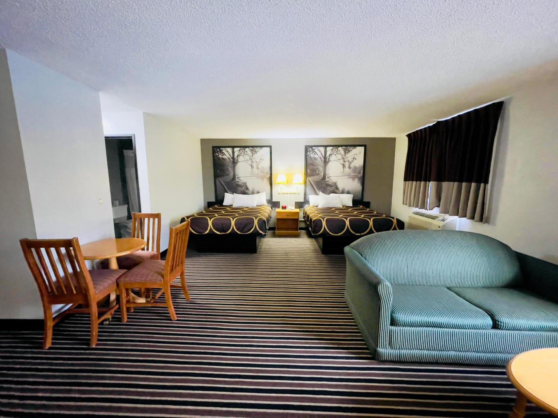Super 8 by Wyndham Shakopee photo 56