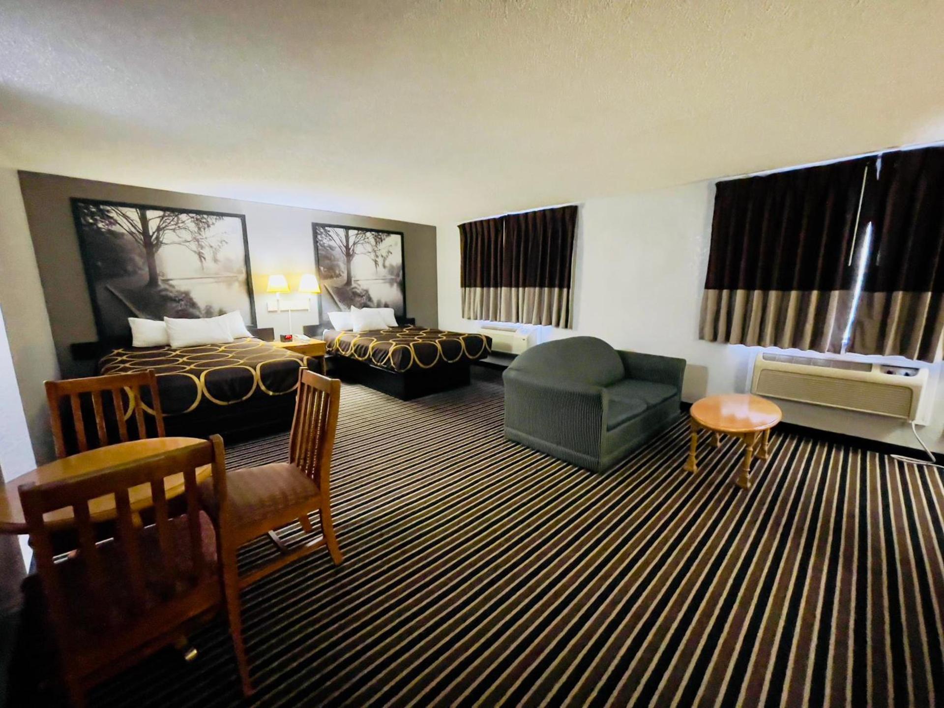 Super 8 by Wyndham Shakopee photo 57