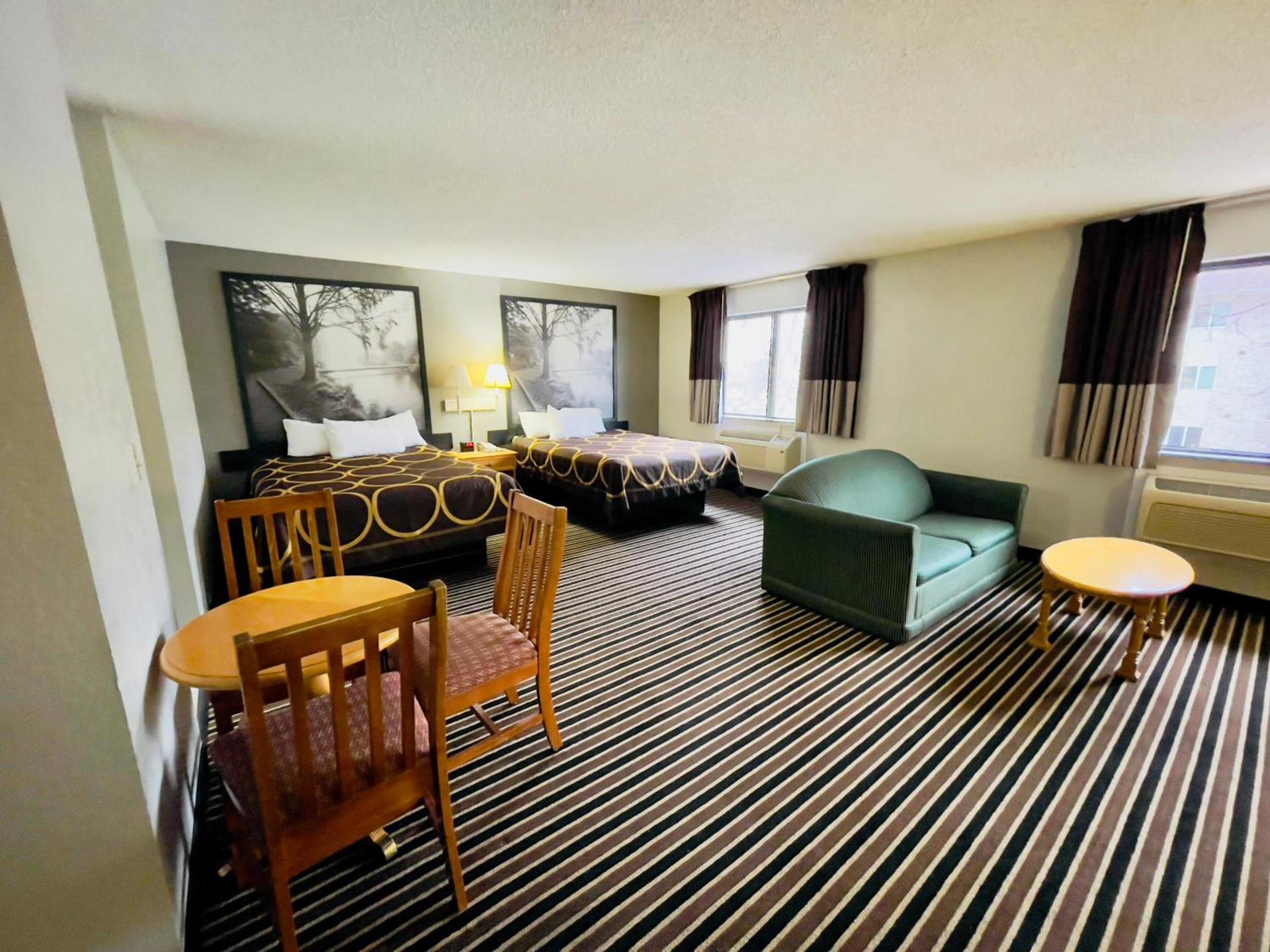 Super 8 by Wyndham Shakopee photo 51