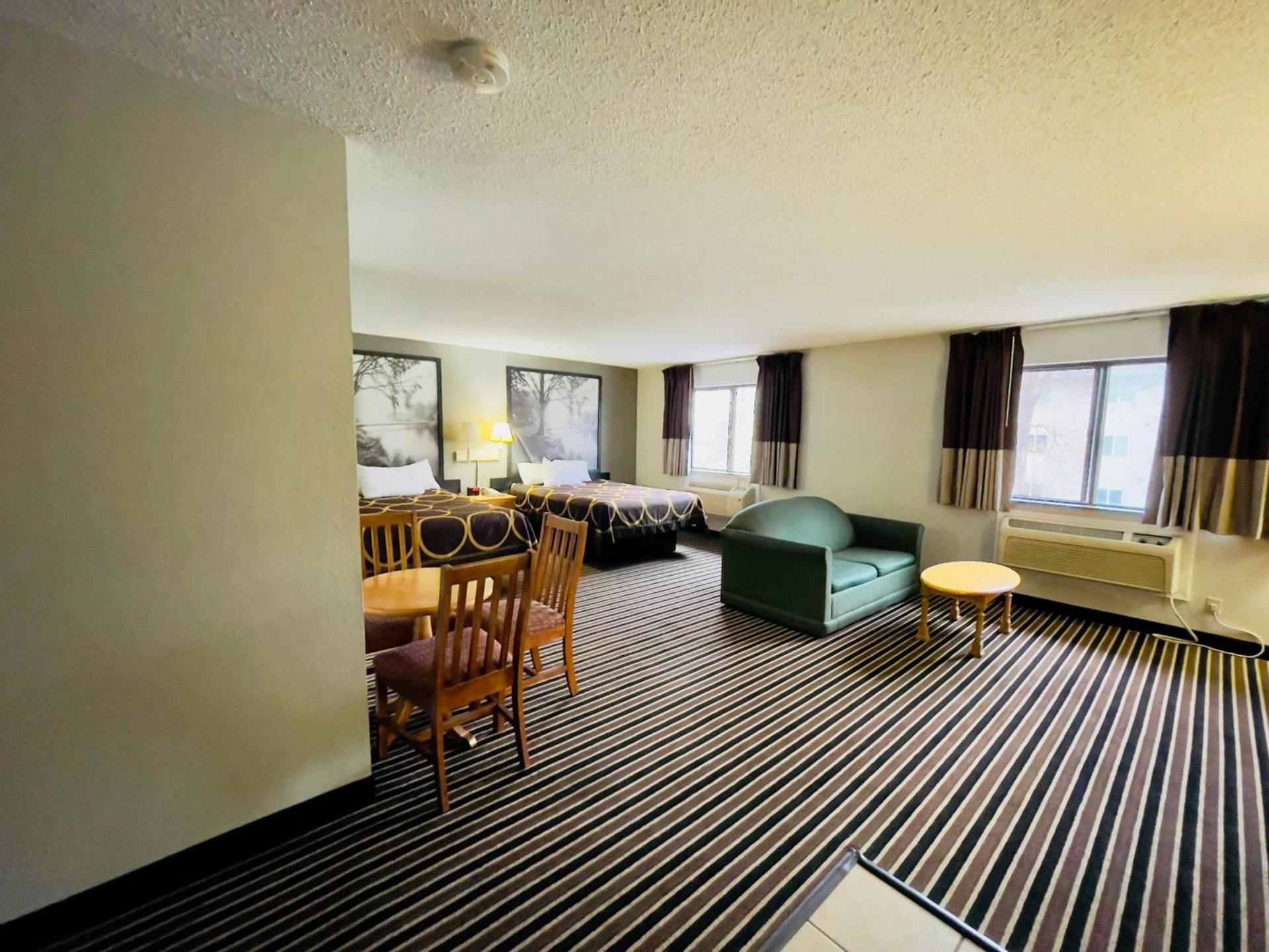 Super 8 by Wyndham Shakopee photo 52