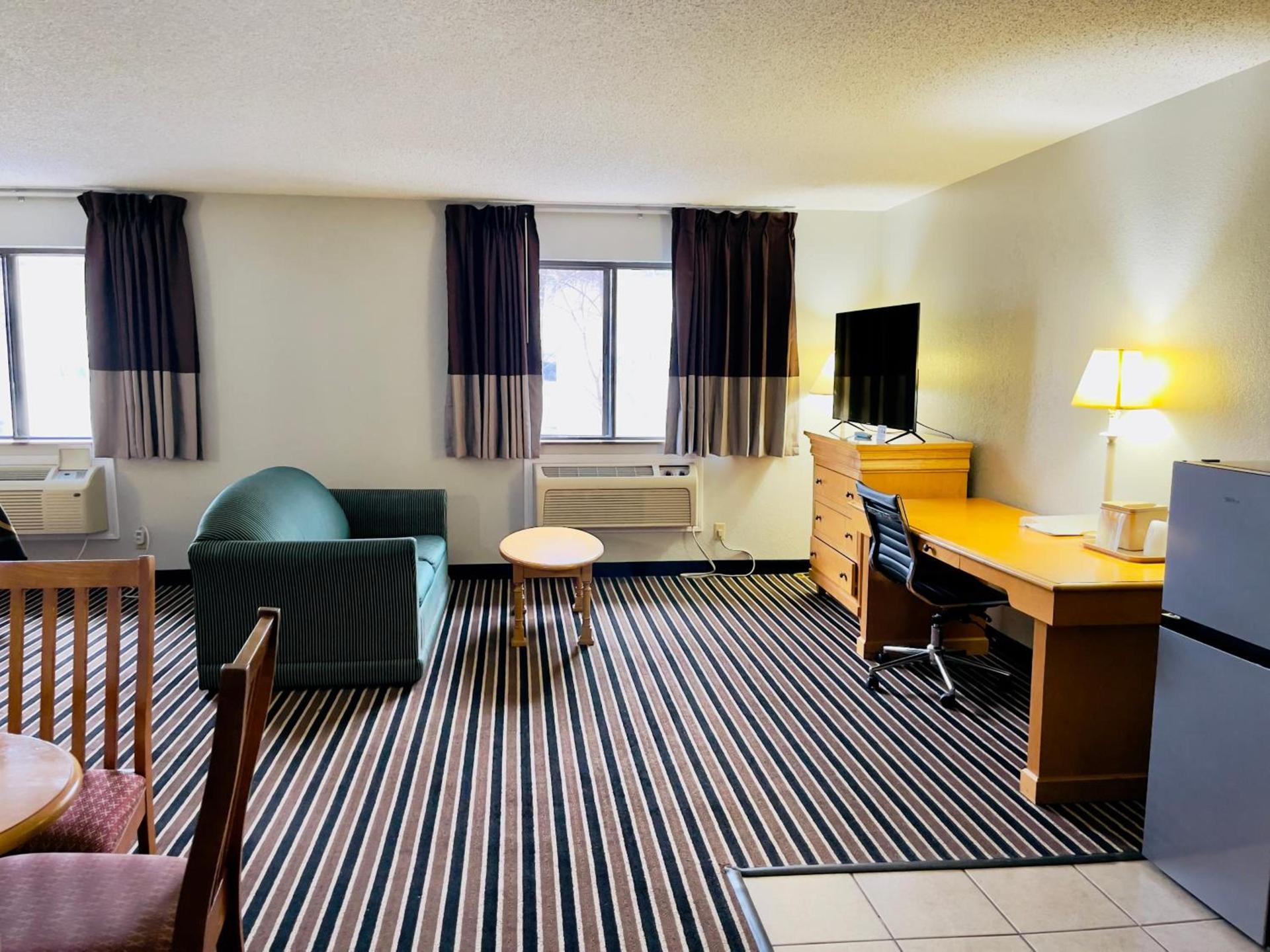 Super 8 by Wyndham Shakopee photo 54