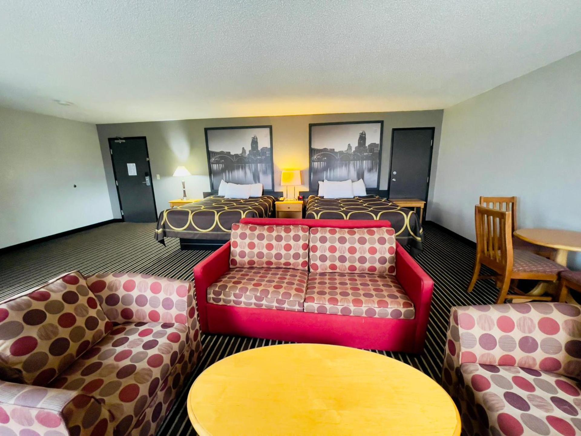 Super 8 by Wyndham Shakopee photo 61