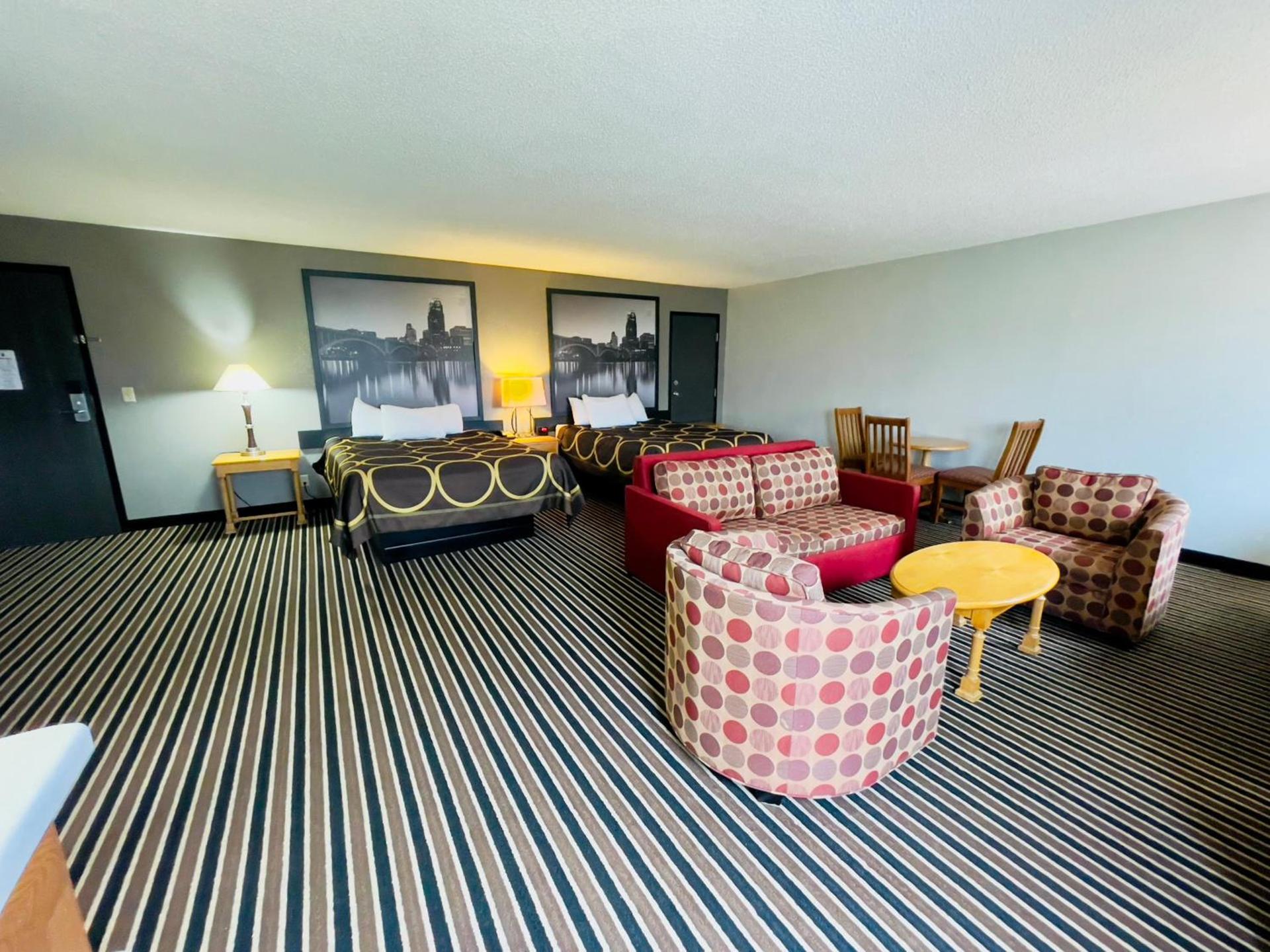 Super 8 by Wyndham Shakopee photo 62