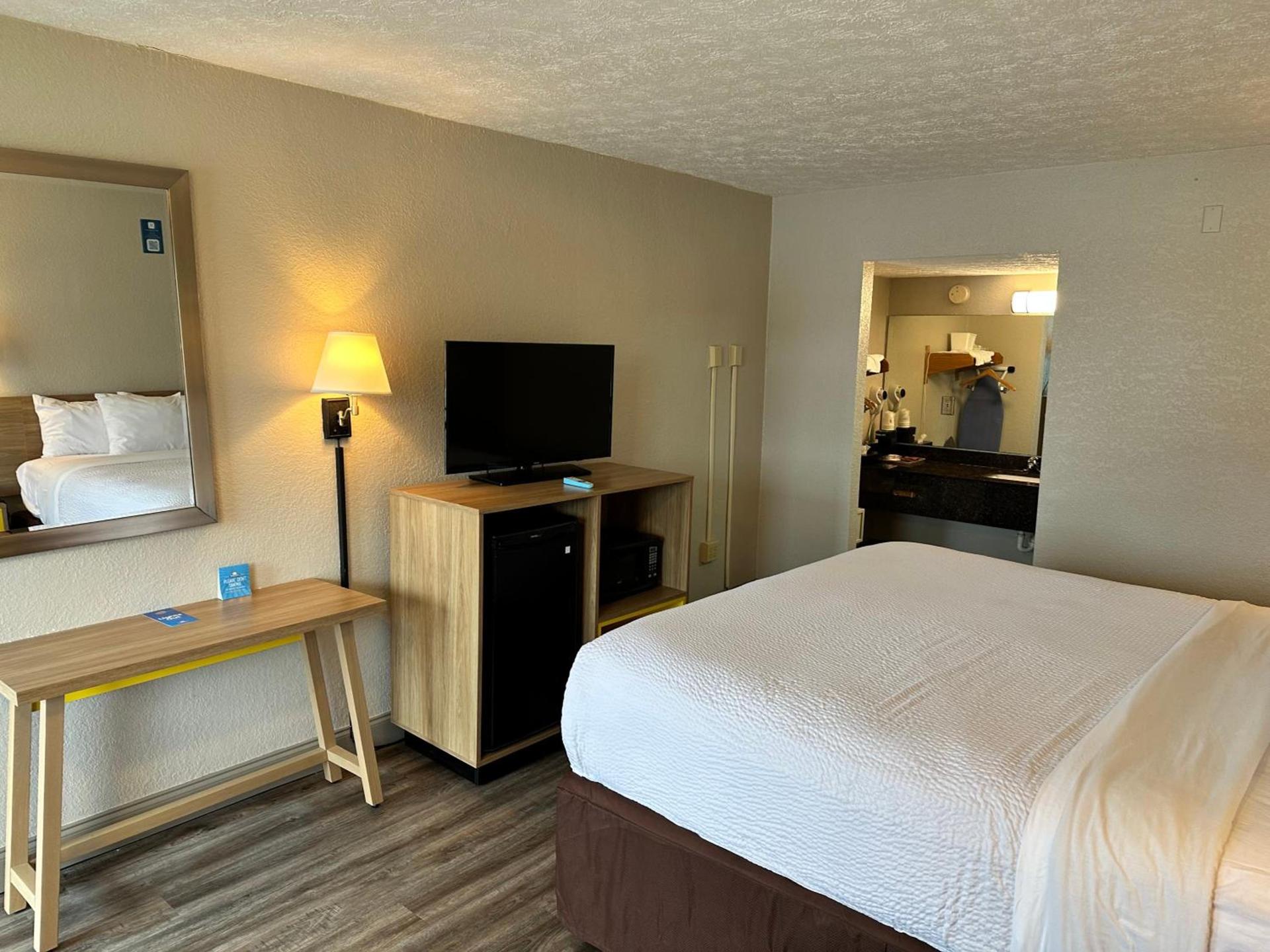 Days Inn by Wyndham St Augustine I-95-Outlet Mall photo 41