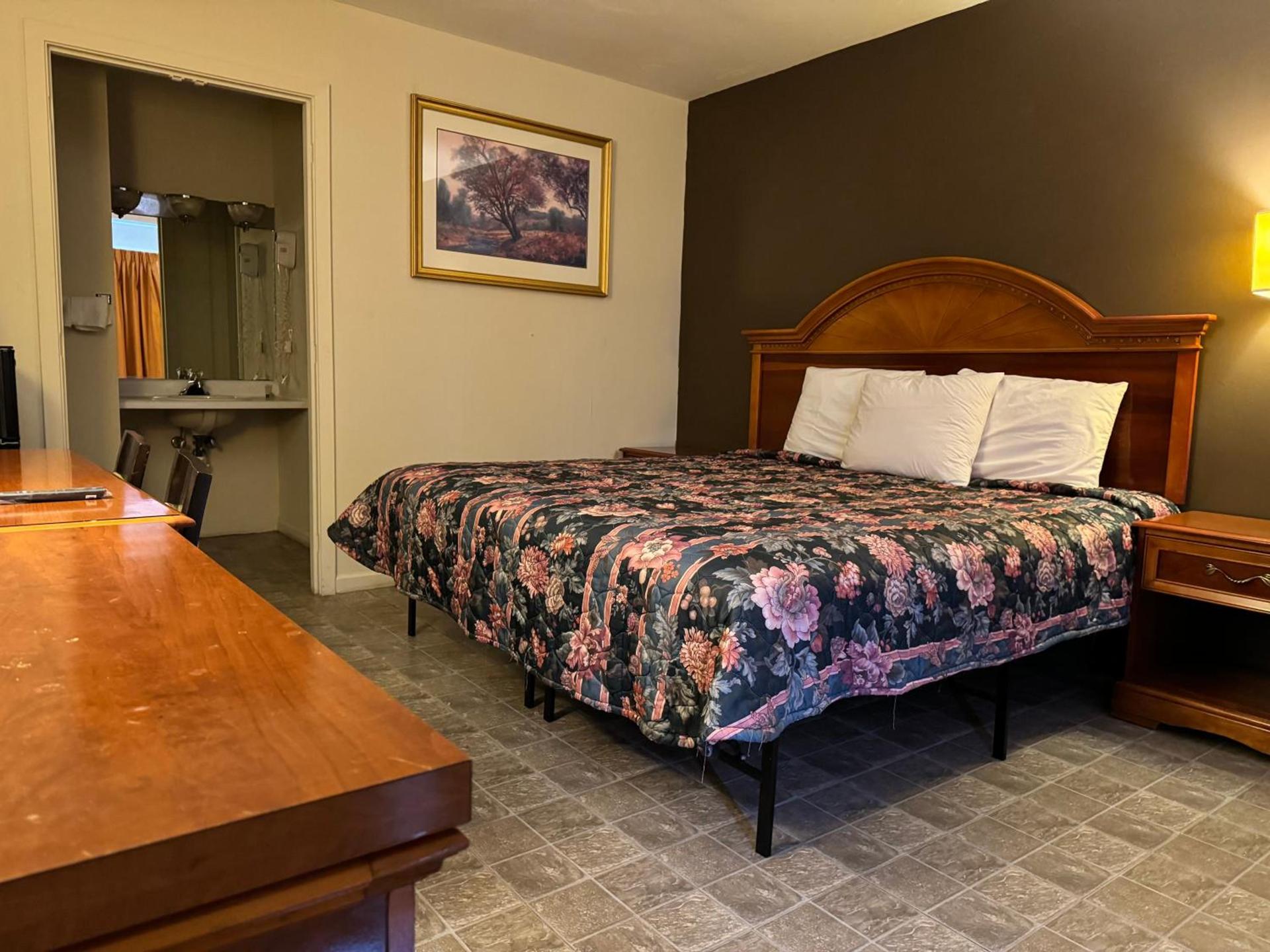 Country Club Inn & Suites photo 23