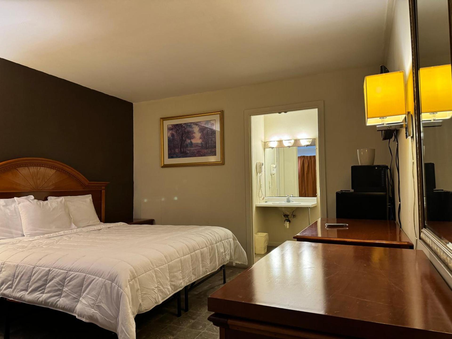 Country Club Inn & Suites photo 22