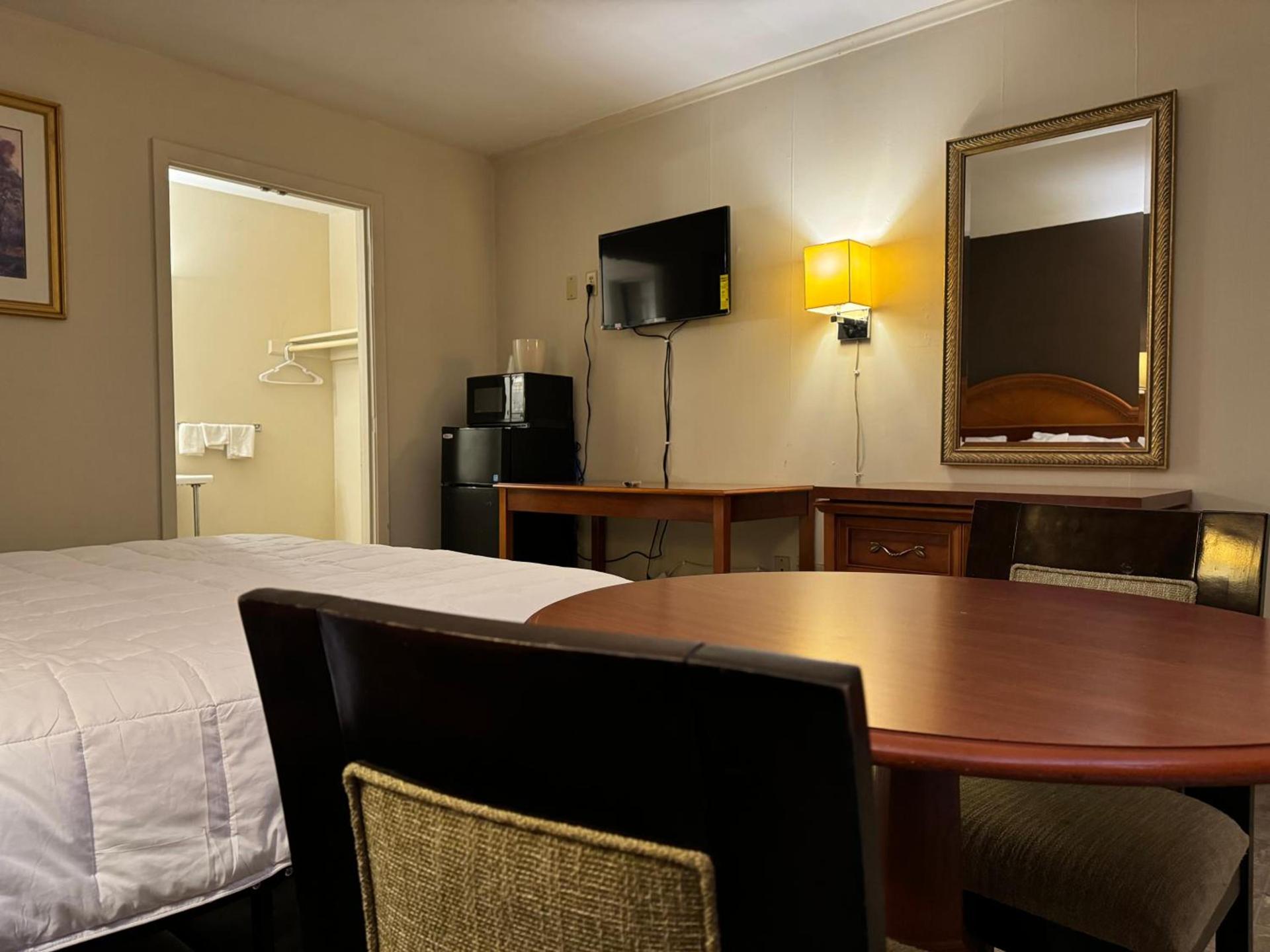 Country Club Inn & Suites photo 20