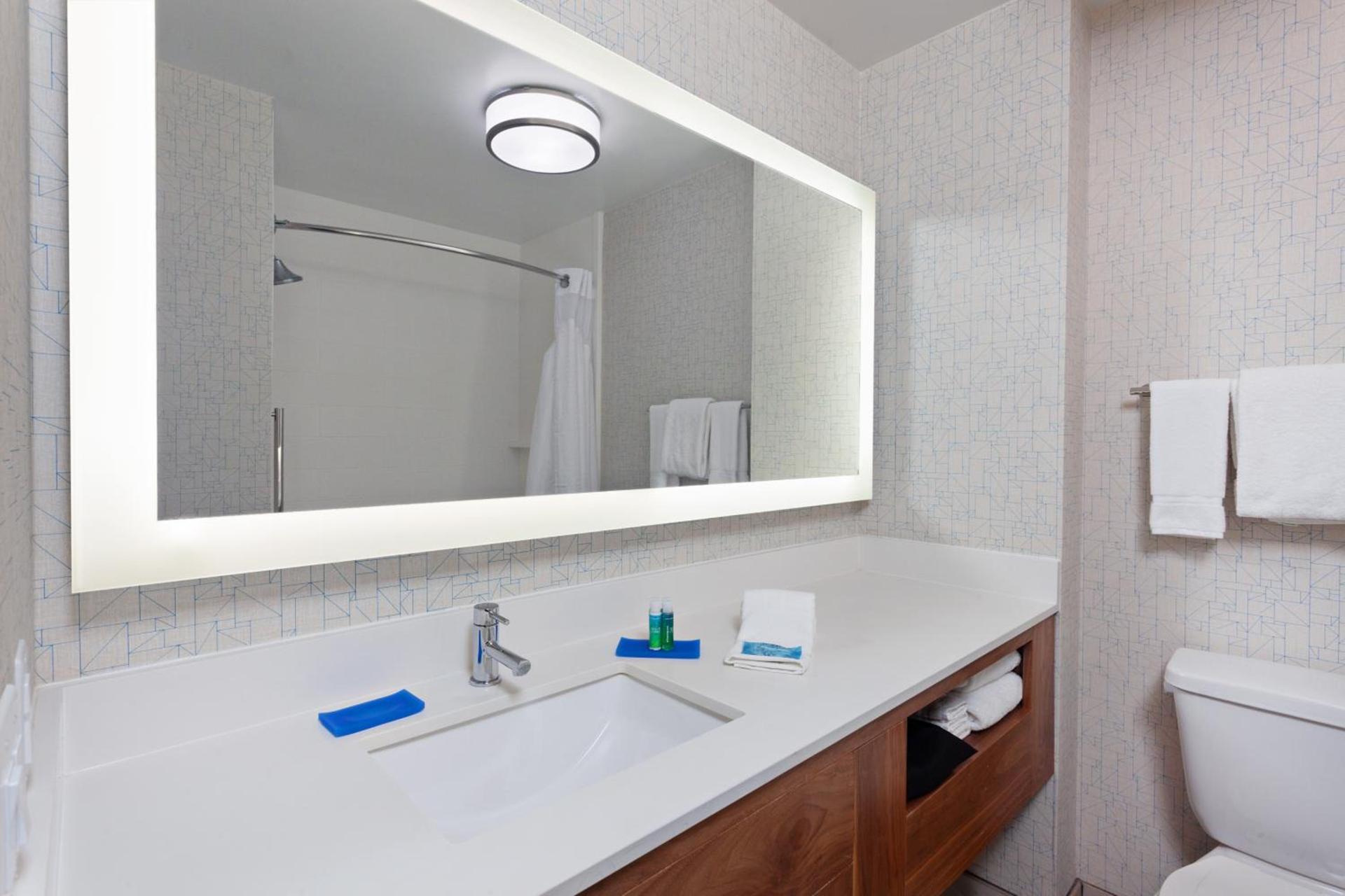Holiday Inn Express Los Angeles LAX Airport by IHG photo 2