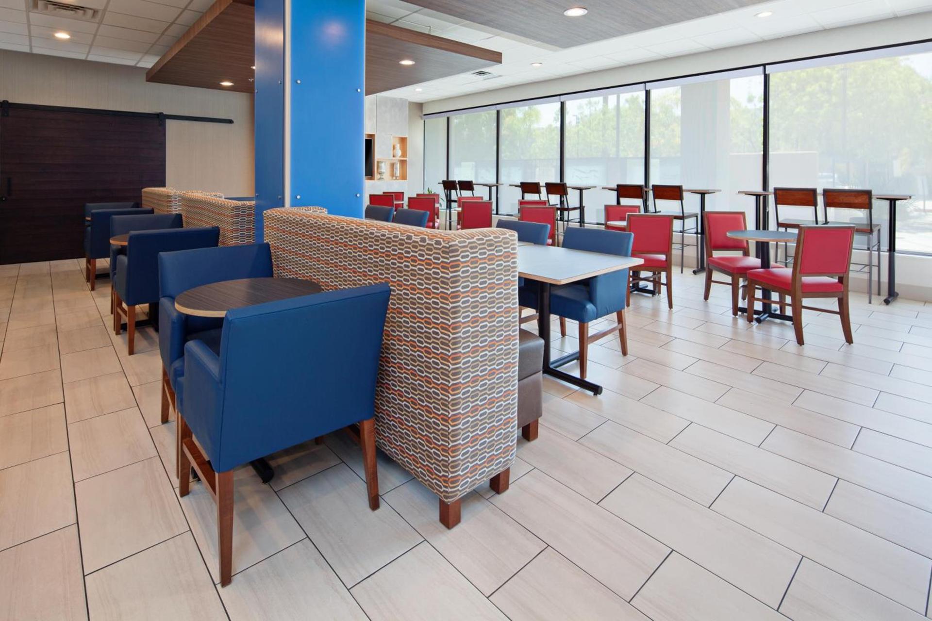 Holiday Inn Express Los Angeles LAX Airport by IHG photo 3