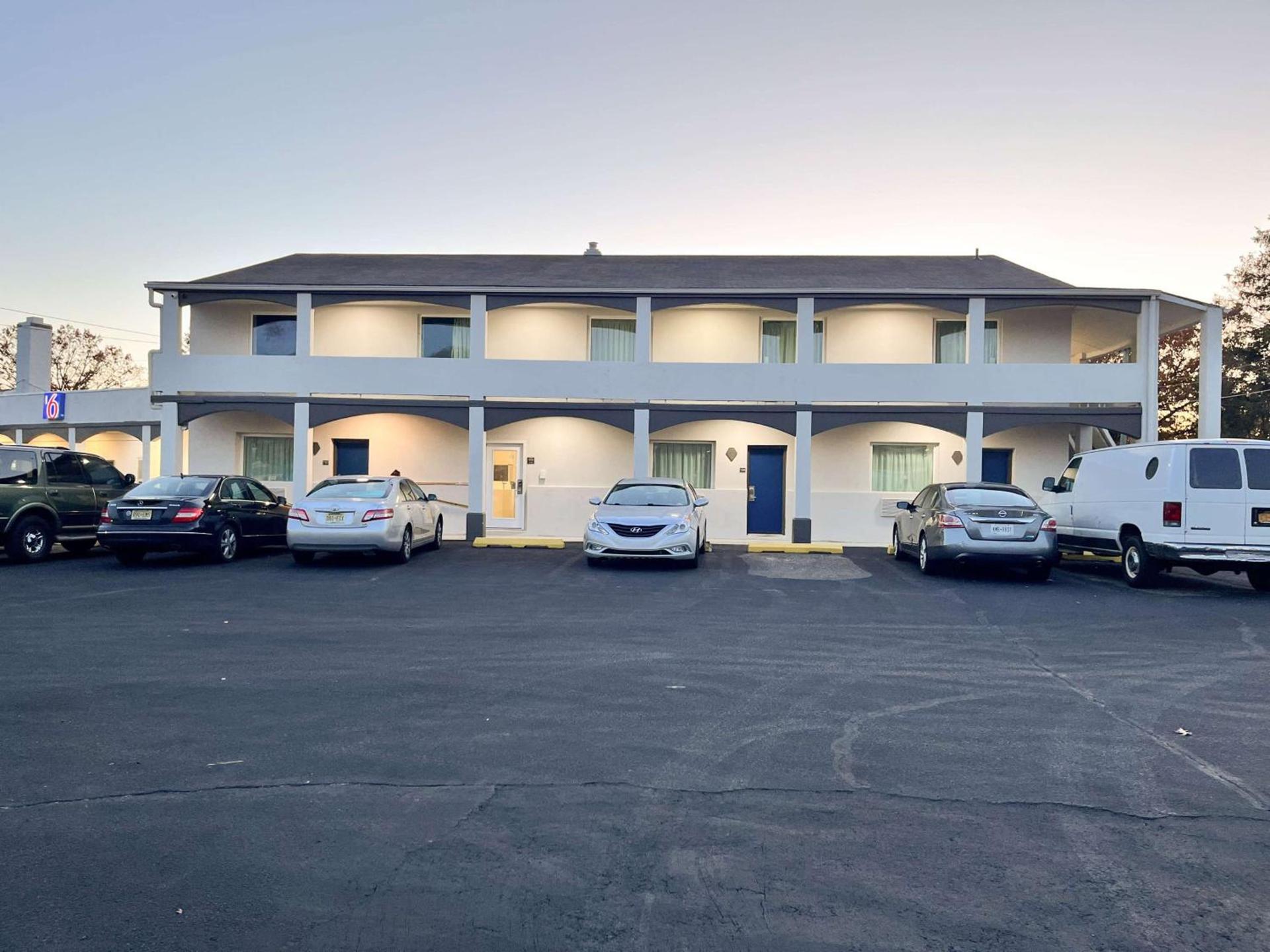 Motel 6 Williamstown — hotel in Williamstown