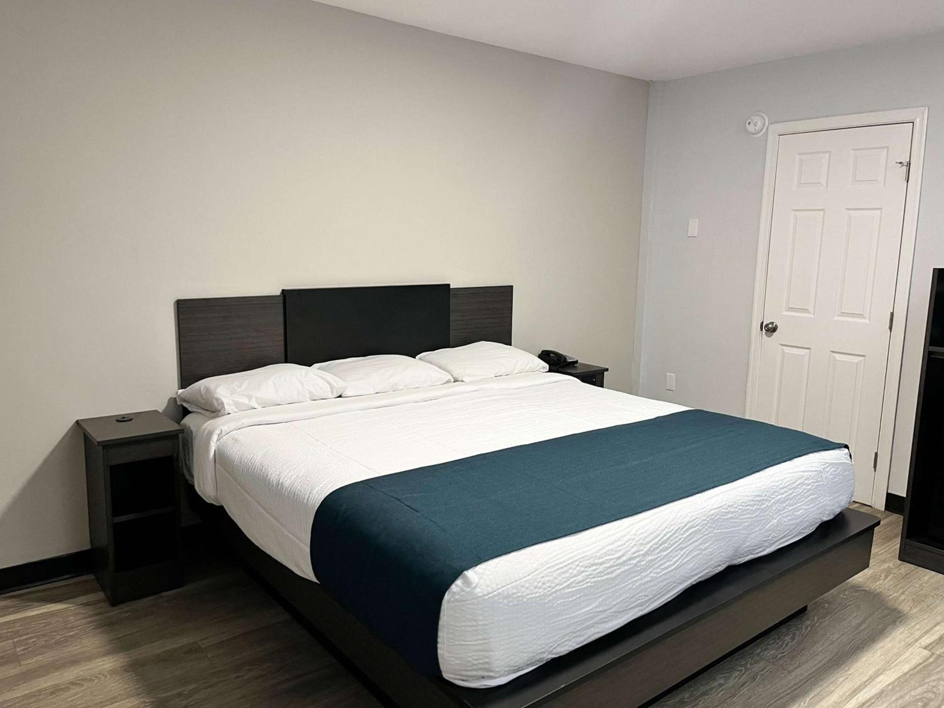 Motel 6 Williamstown photo 4