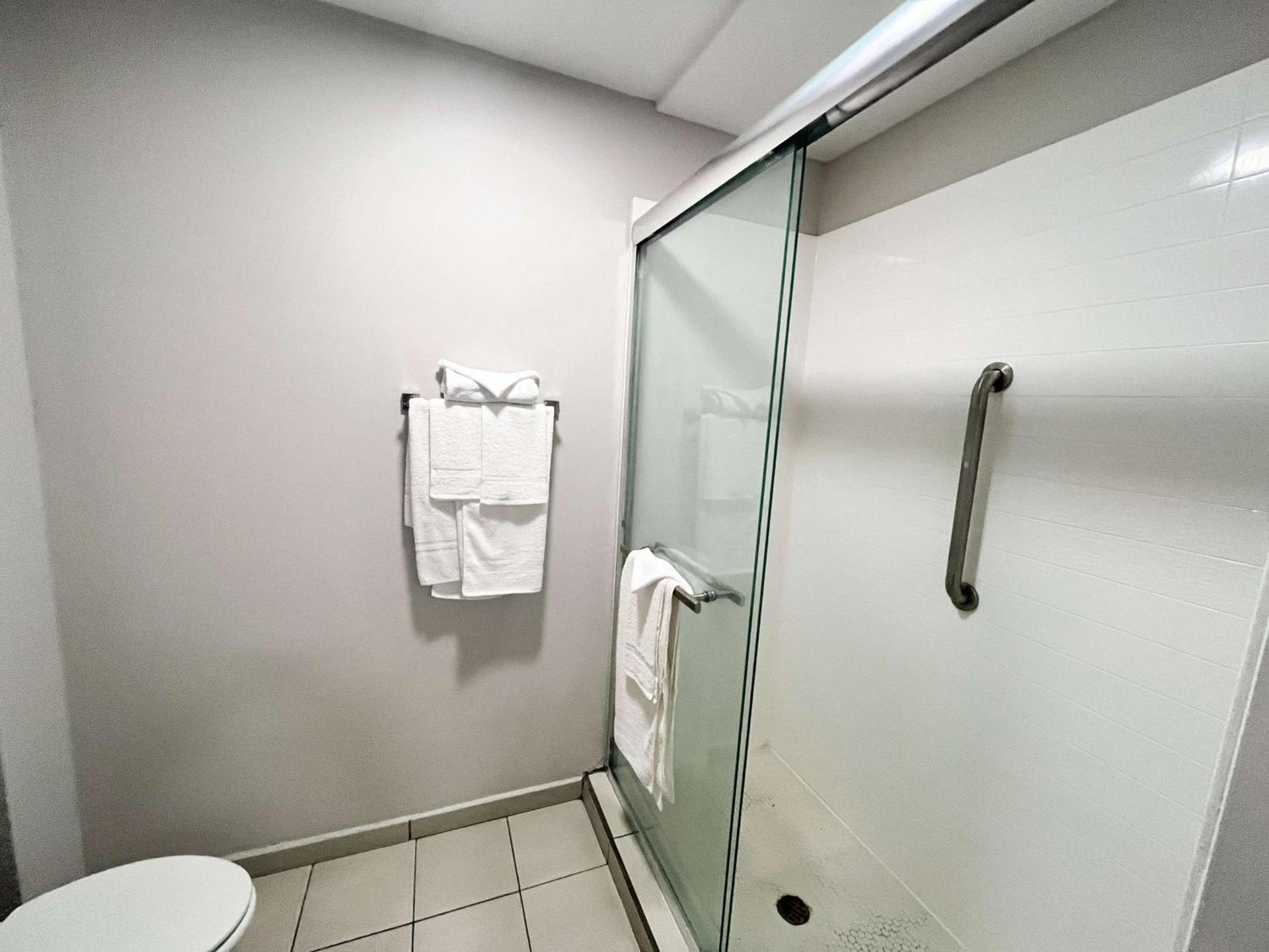 Motel 6 Williamstown photo 6