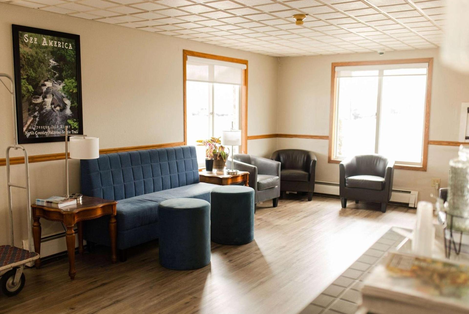 Travelodge by Wyndham Escanaba photo 3