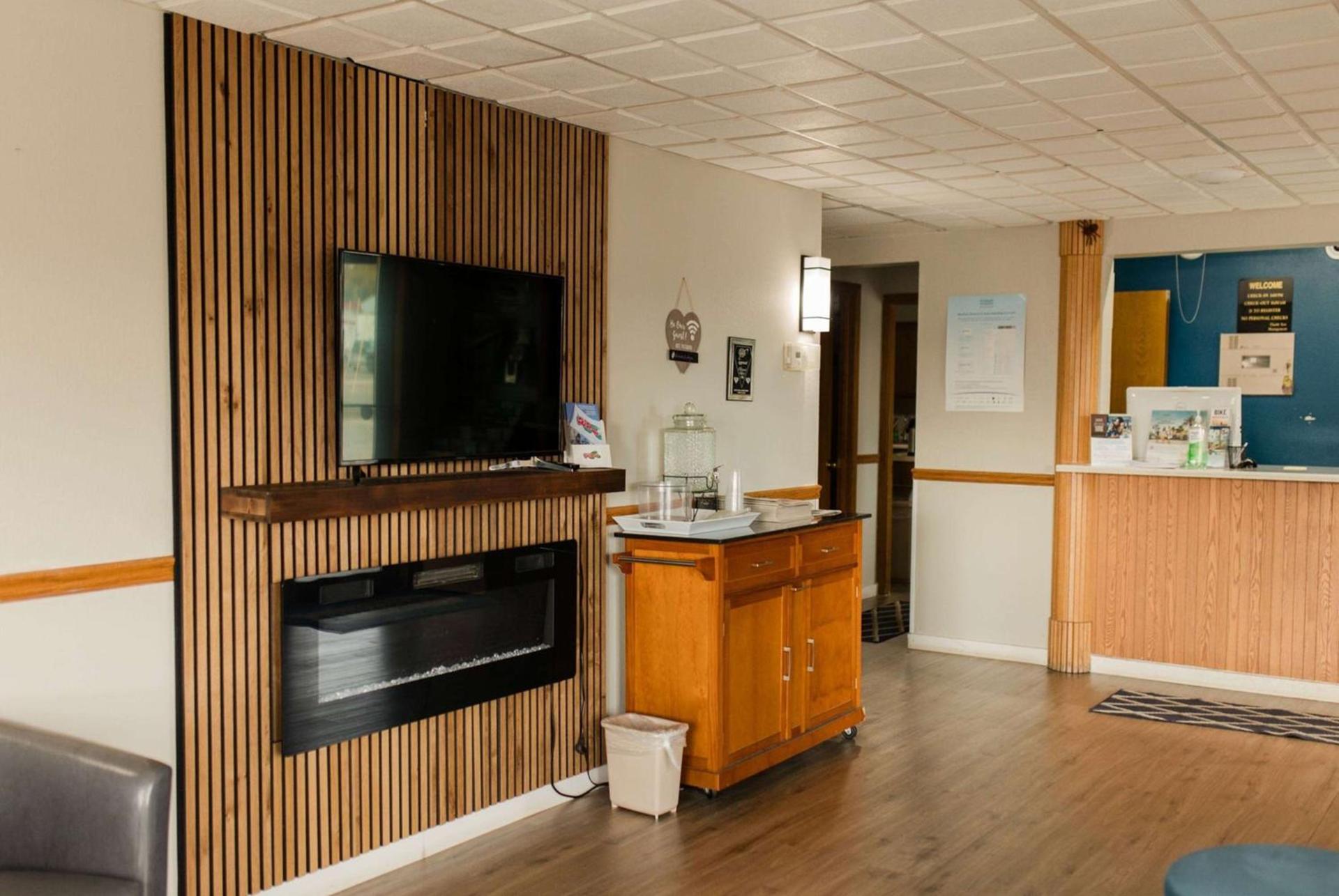 Travelodge by Wyndham Escanaba photo 4