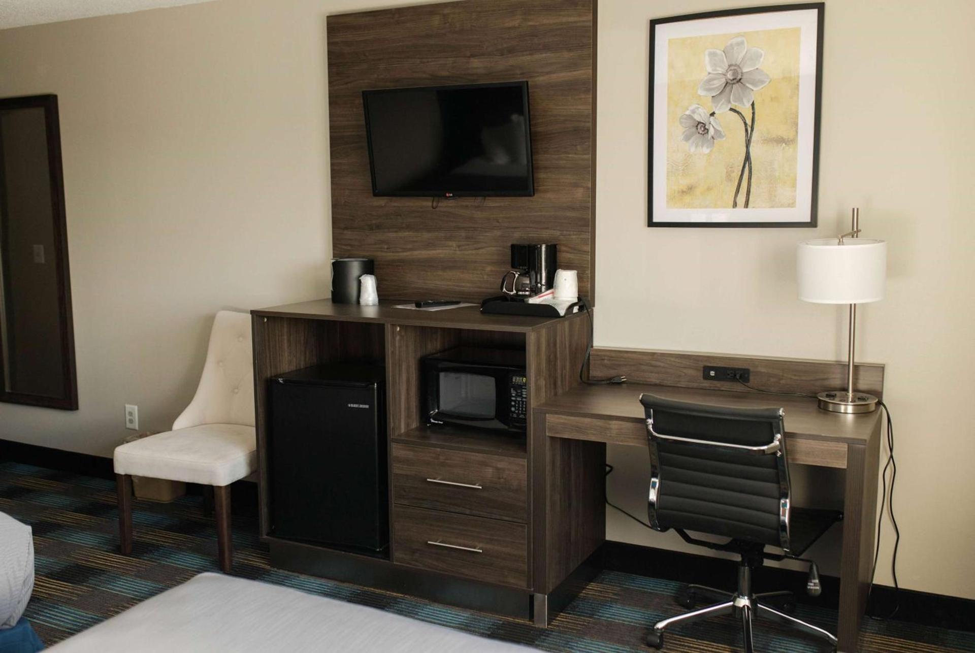 Travelodge by Wyndham Escanaba photo 7