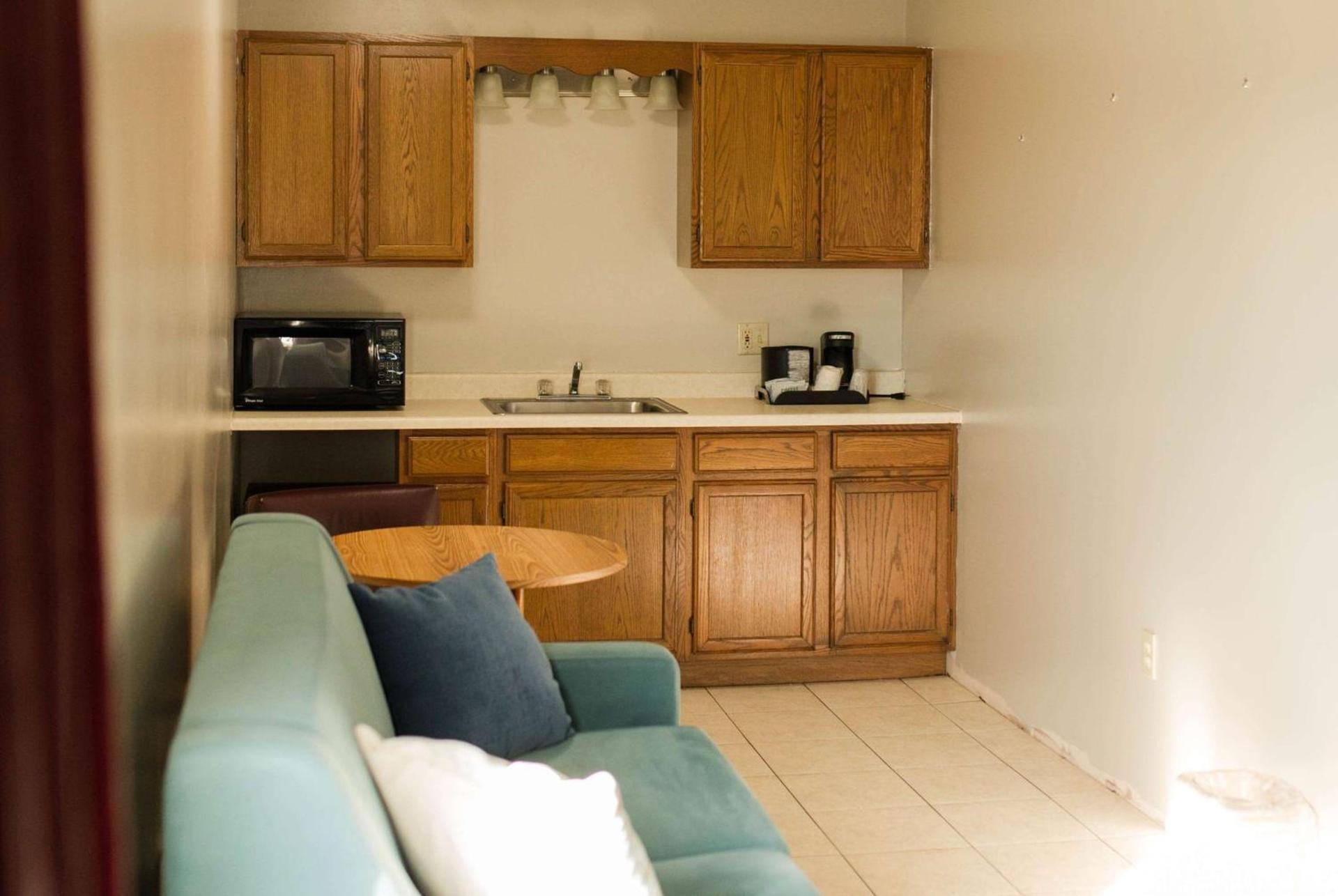 Travelodge by Wyndham Escanaba photo 9