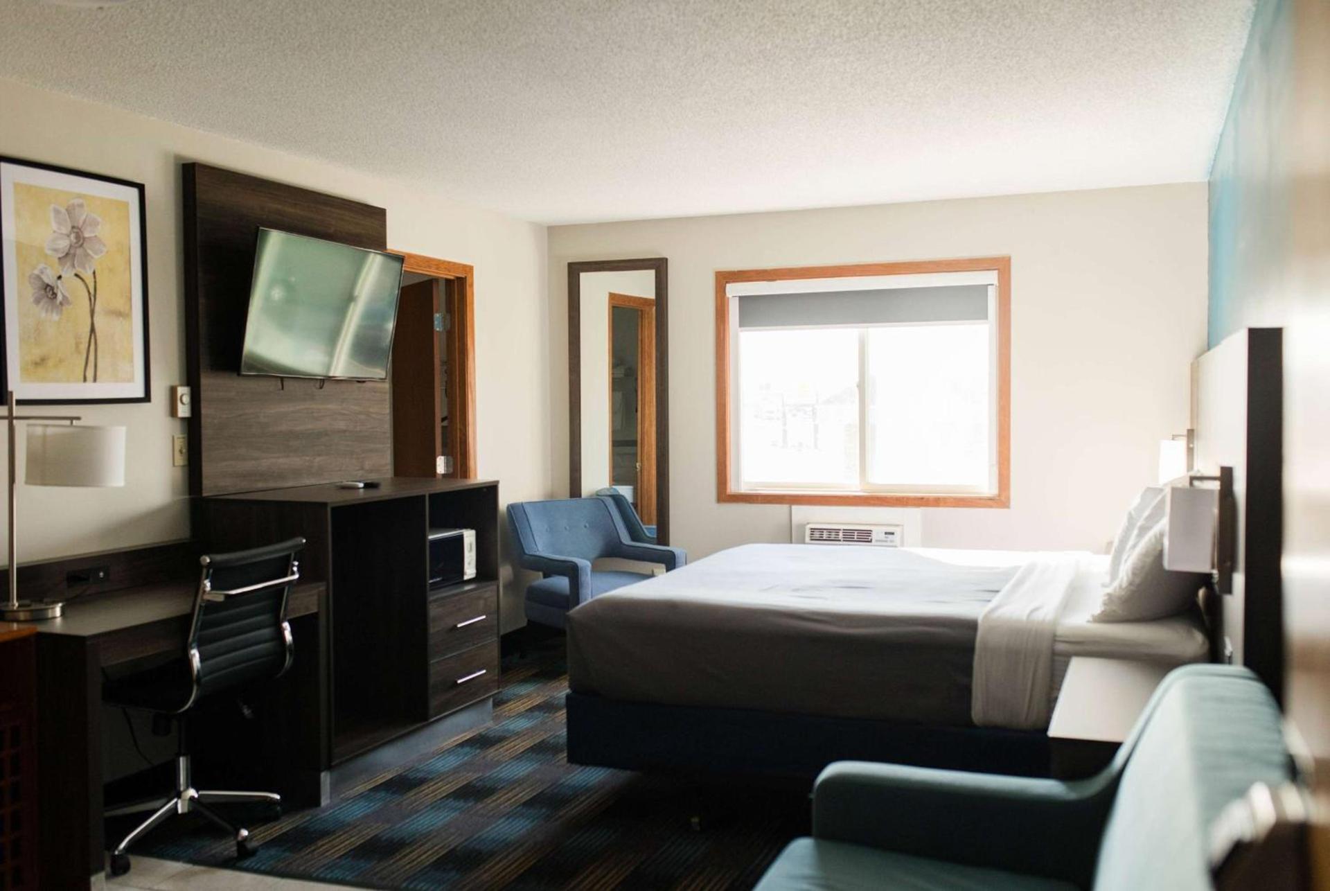 Travelodge by Wyndham Escanaba photo 10