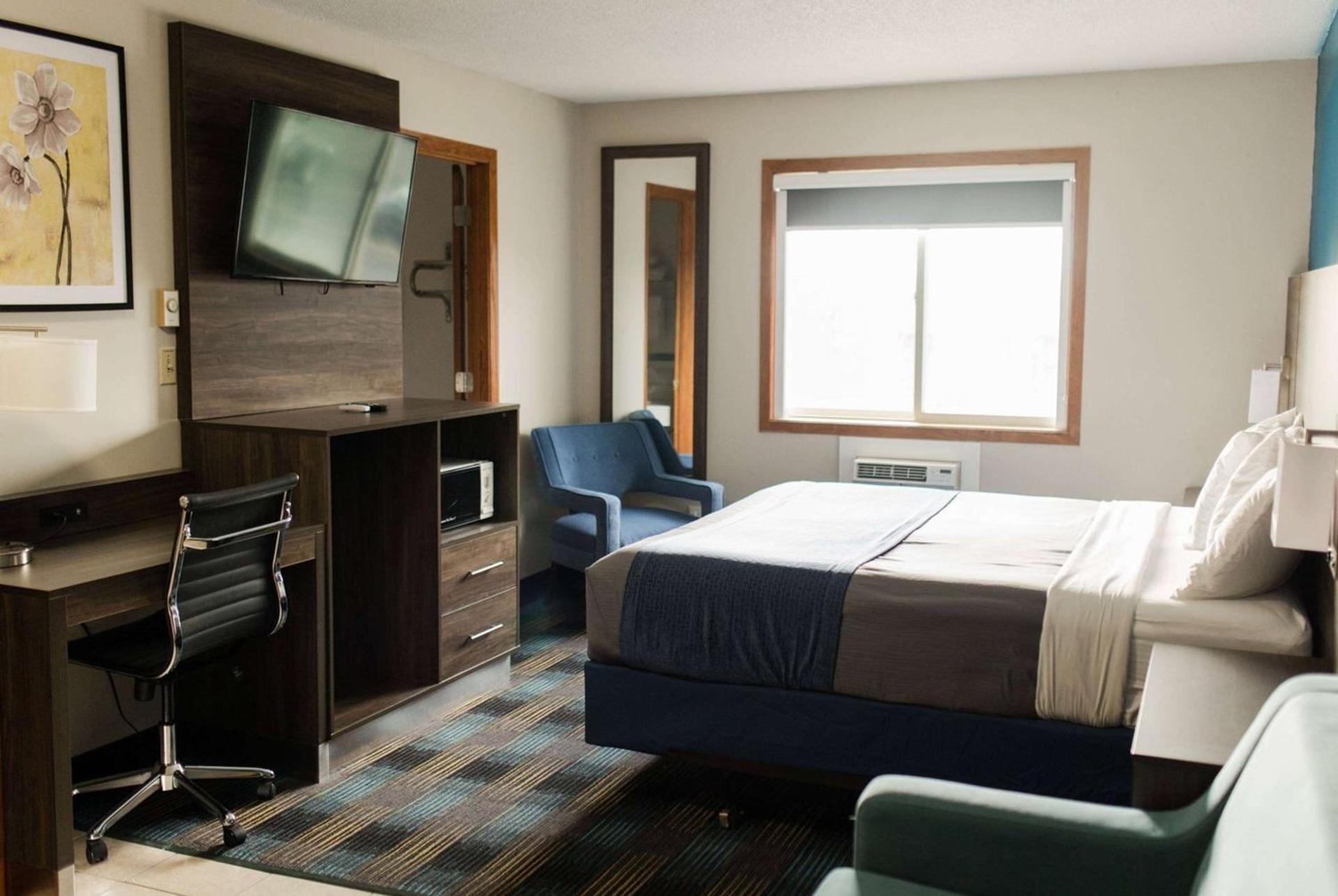 Travelodge by Wyndham Escanaba photo 11